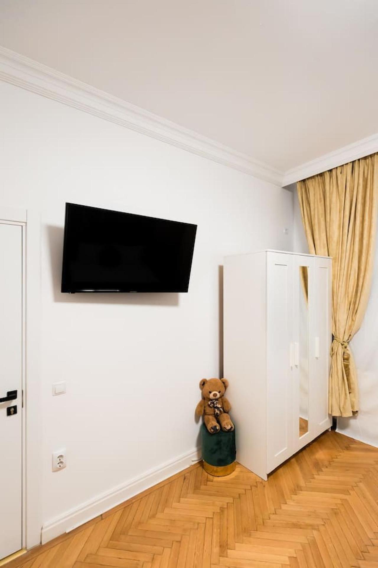 Paris Apartment *