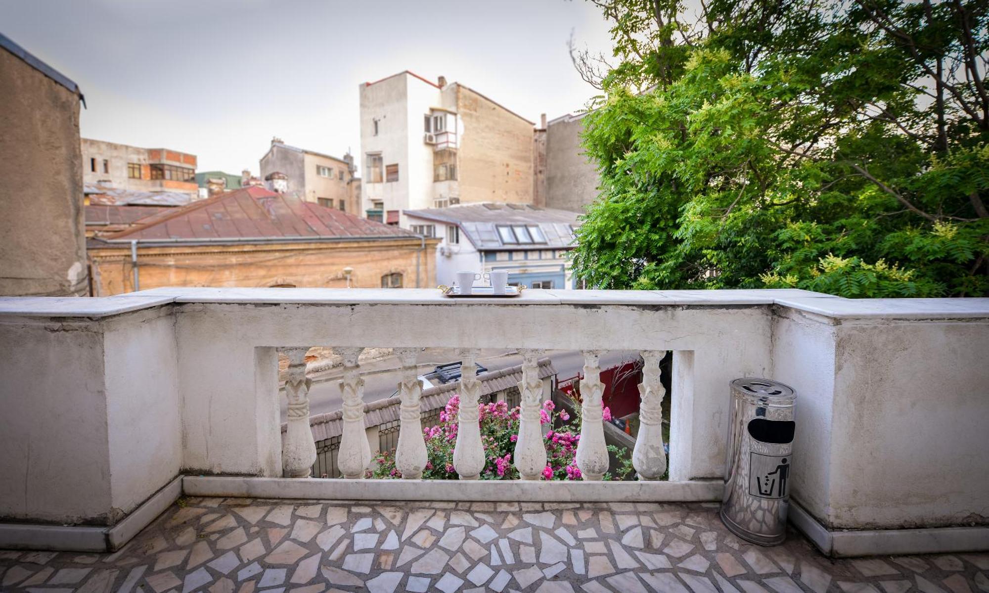Nightlife Apartment
