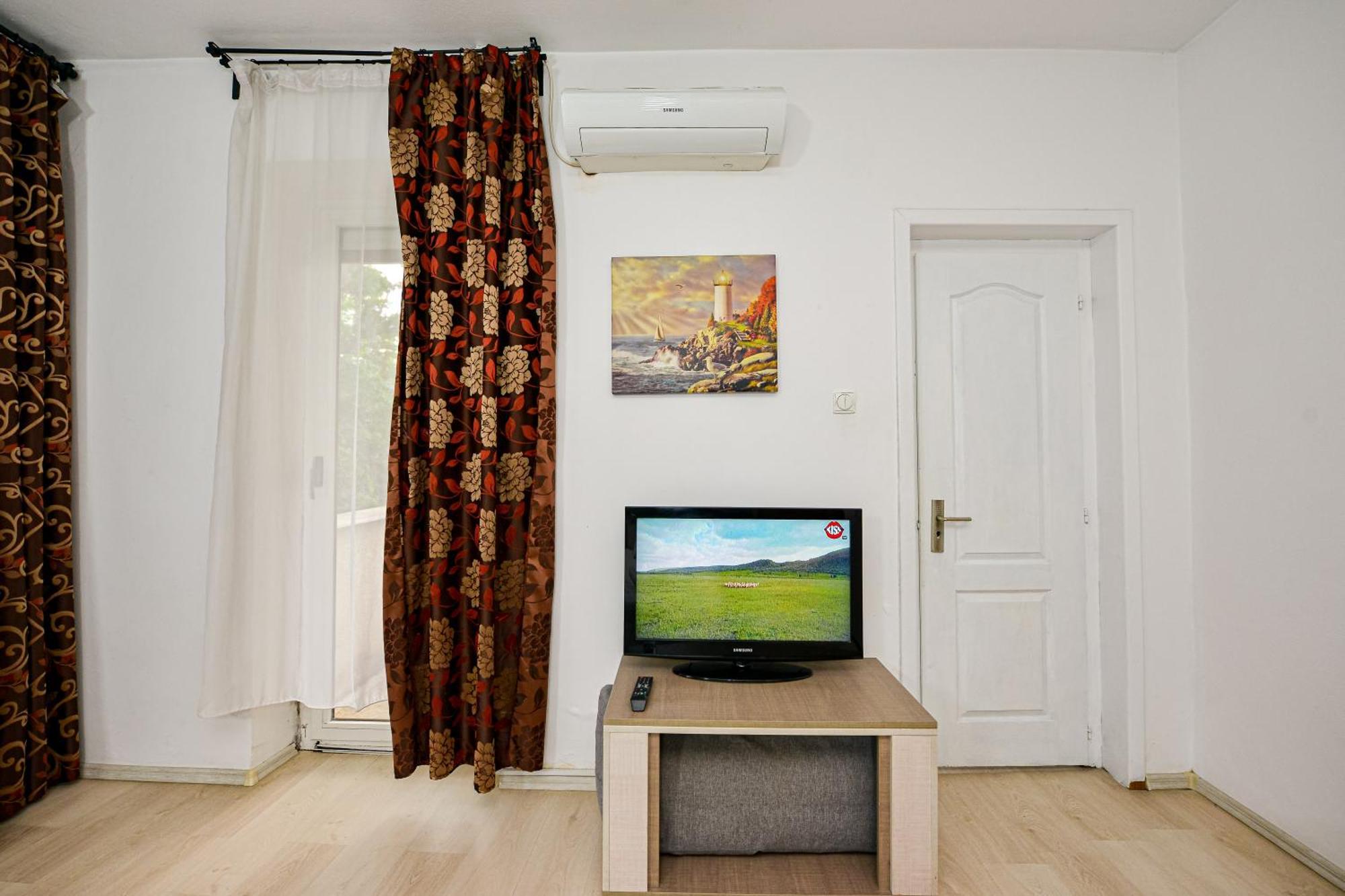 Nightlife Apartment *