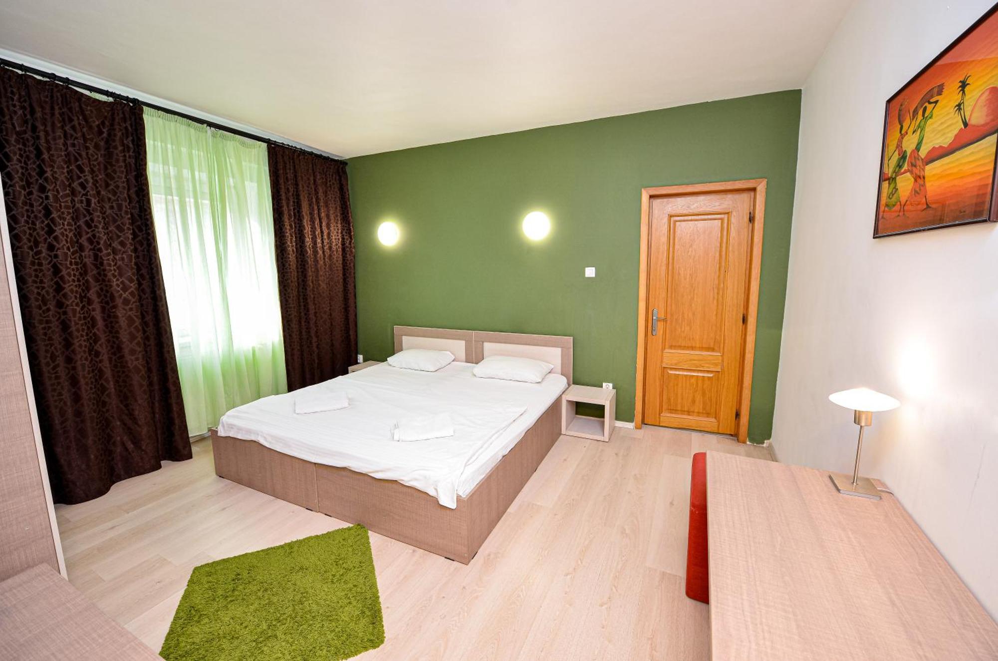Nightlife Apartment *