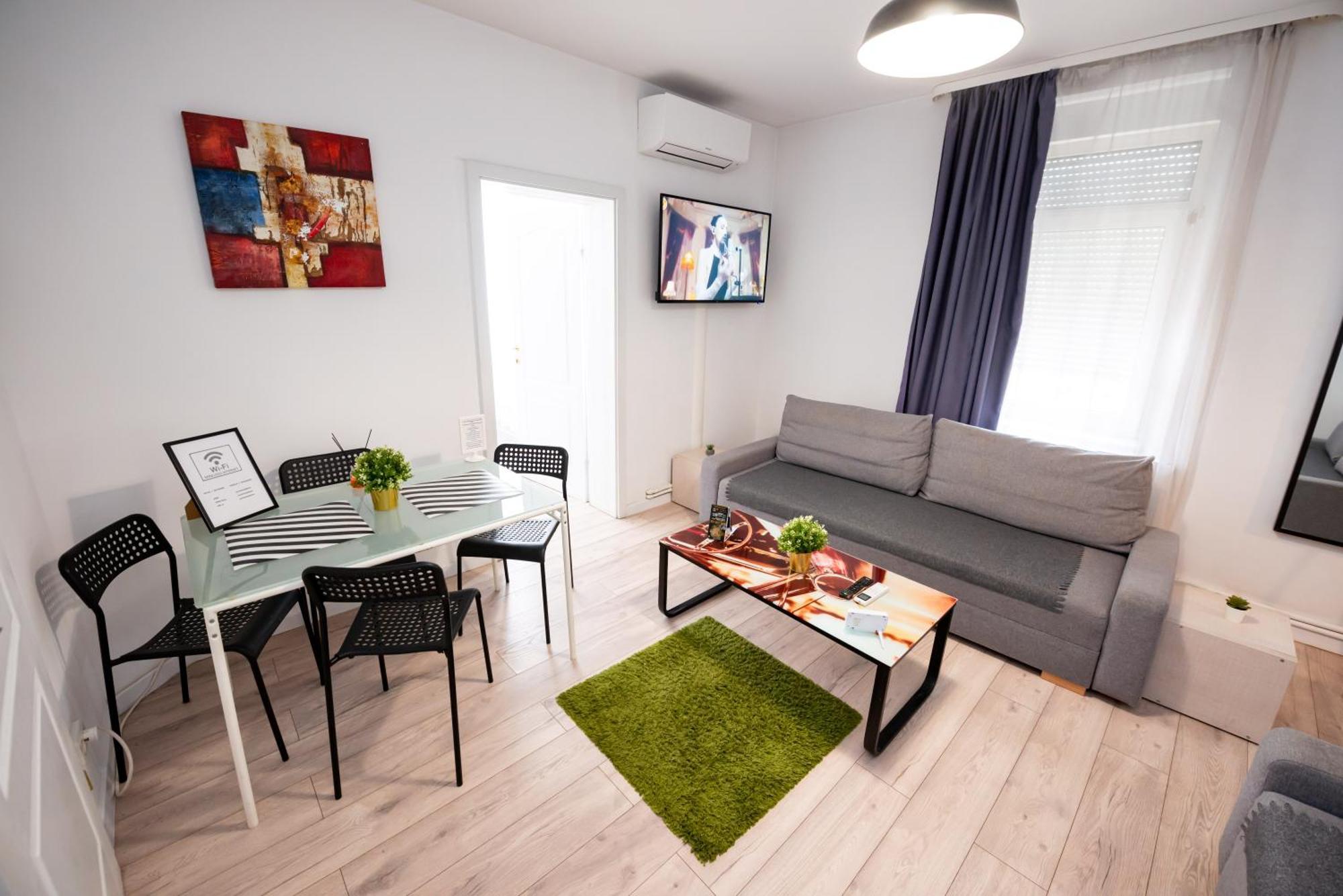 Nightlife Apartment *