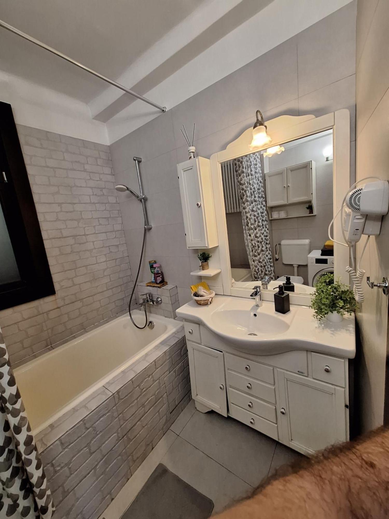 Apartment Black&white *