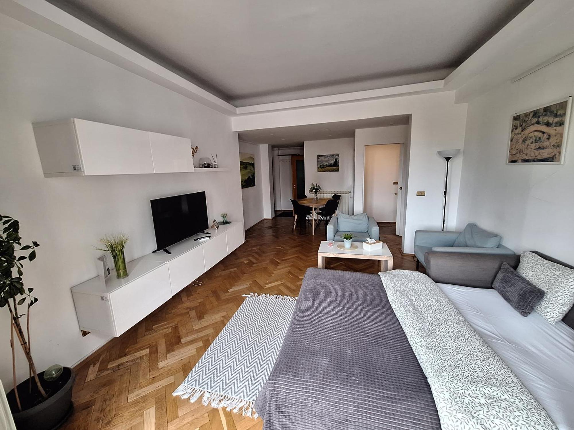 Black&white Apartment Bucharest