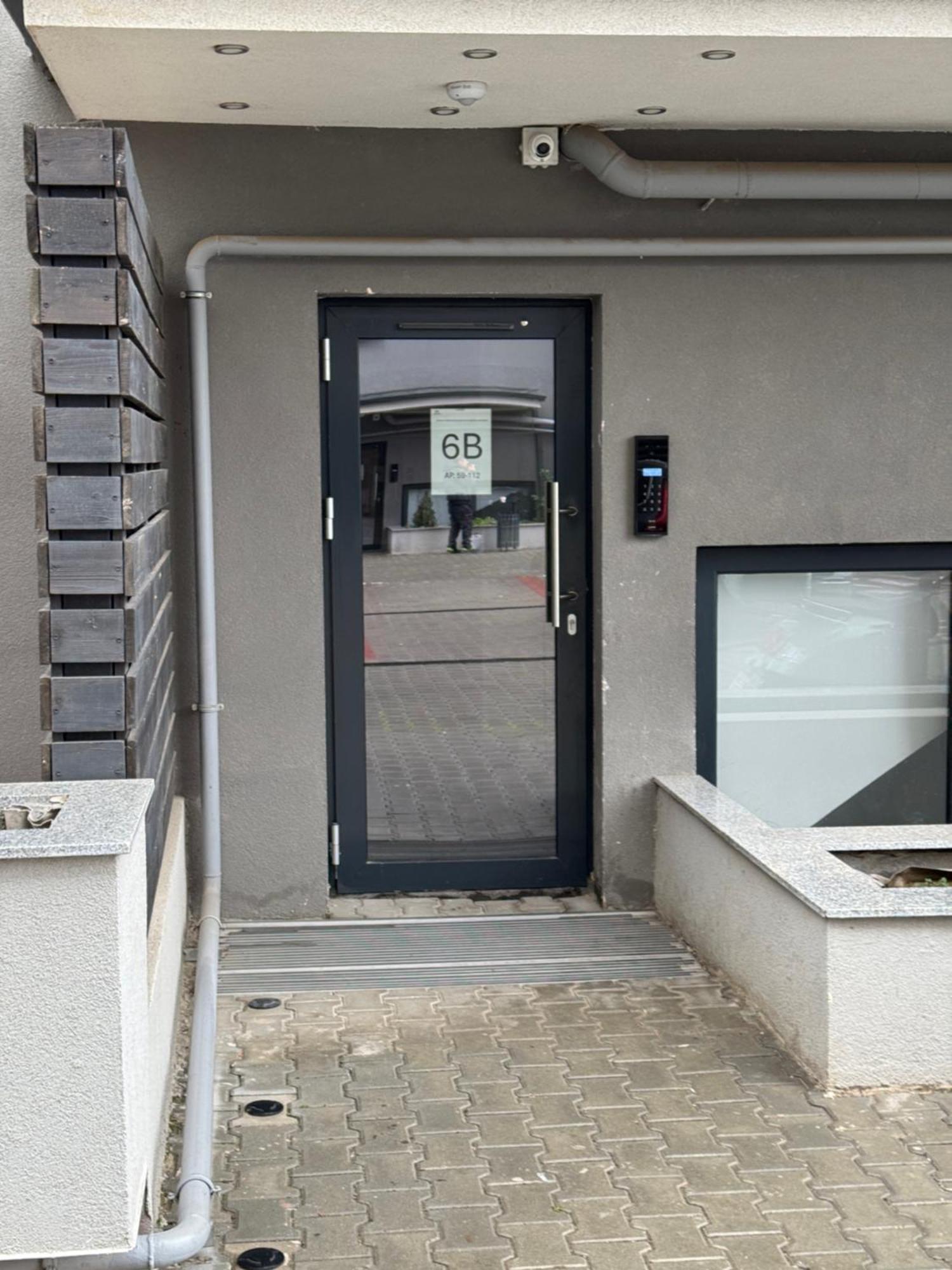 Executive Duplex With Balcony, Skyline Views & Free Parking Apartment Bucharest