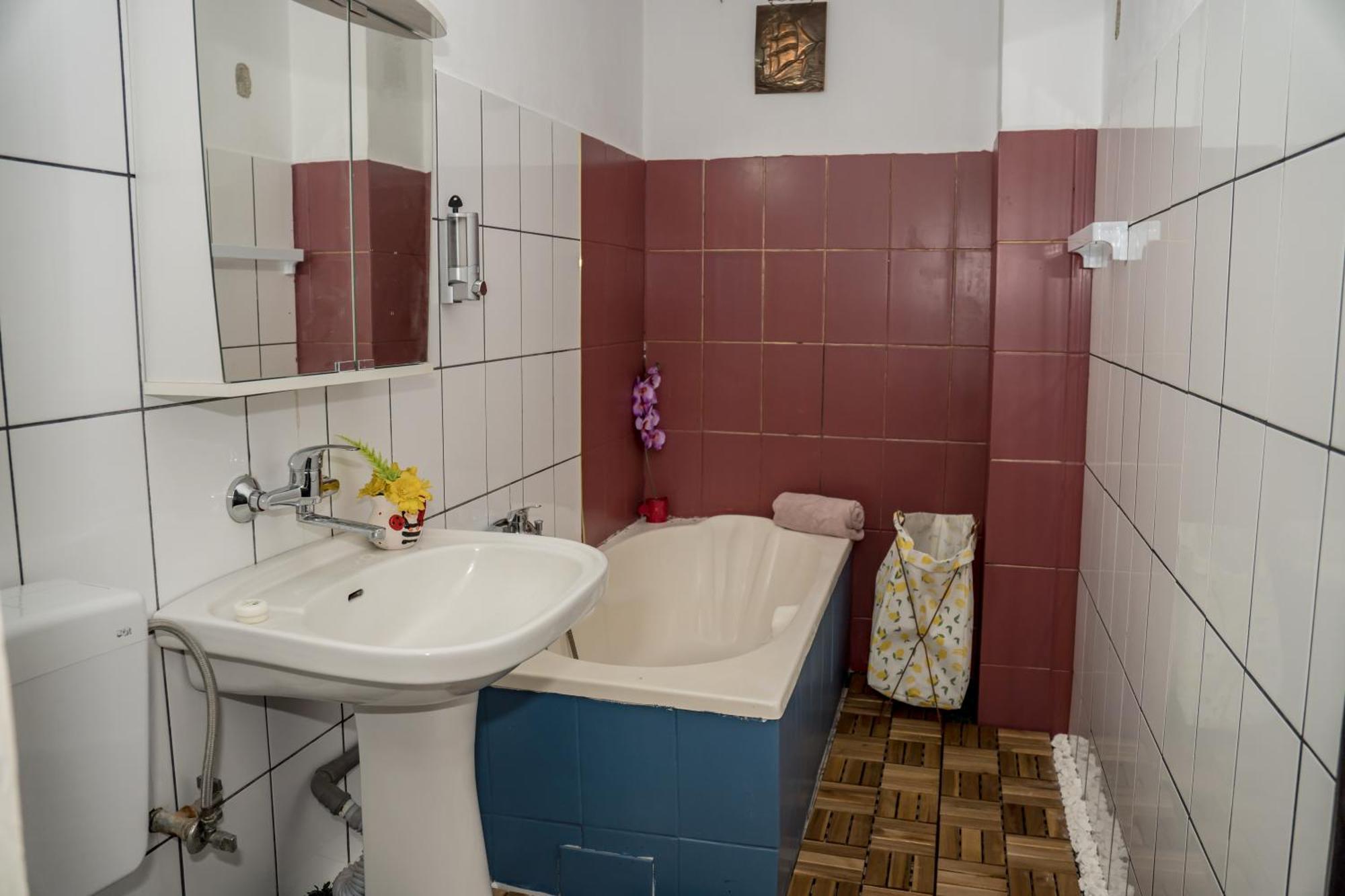 Vintage Experience With A 1965 Rocking Chair In Center 2 Apartment Bucharest
