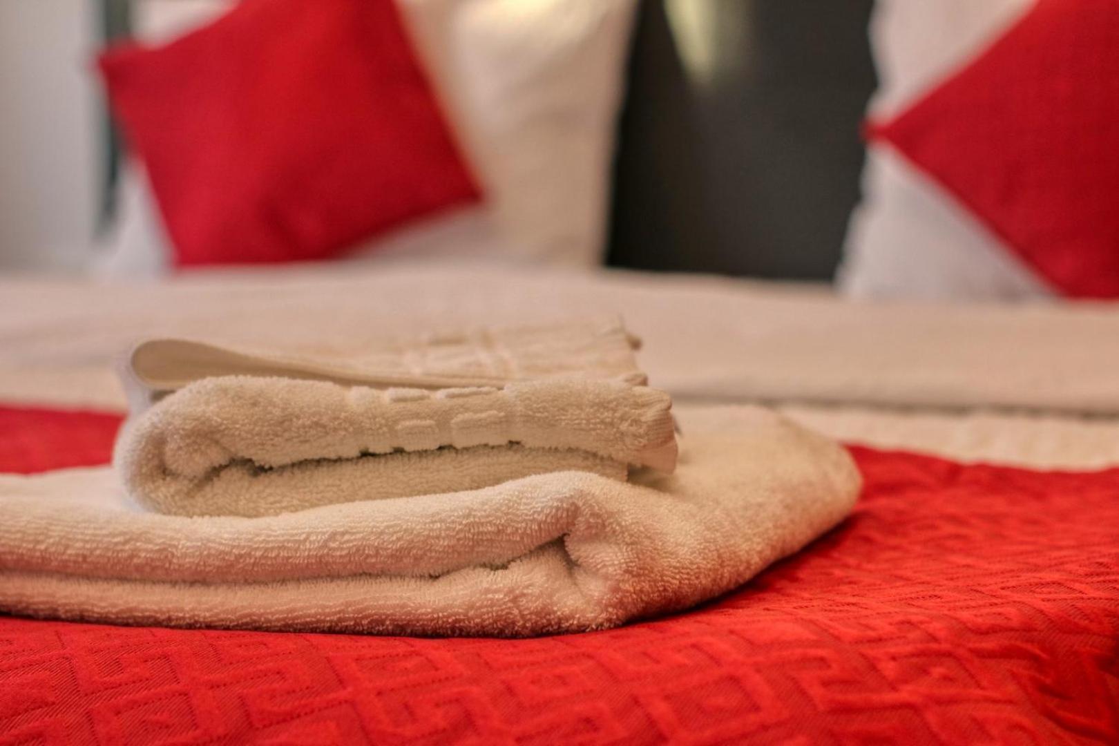 Muse Downtown Apartment *