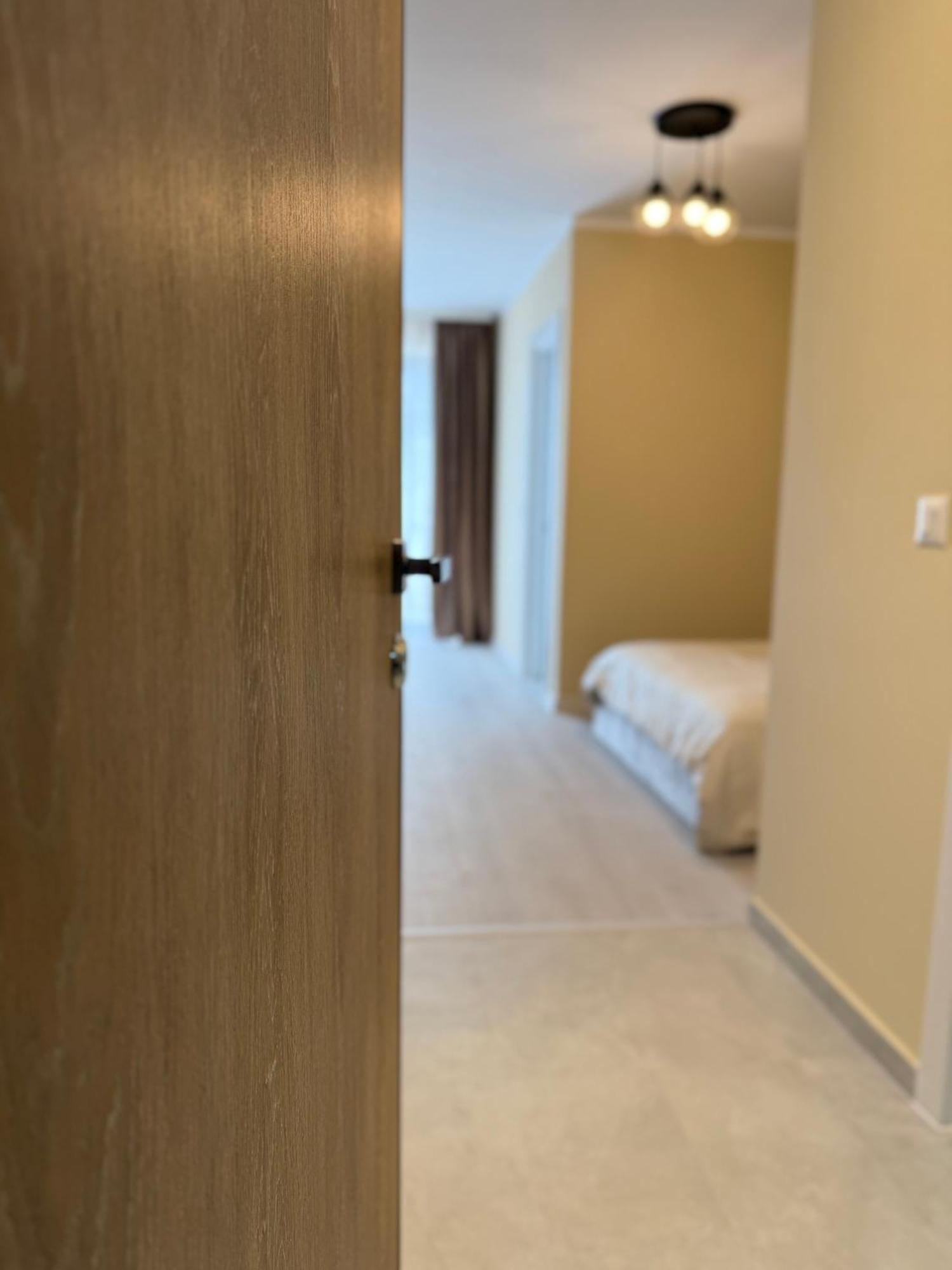 The Pine - Hils Brauner Apartment Bucharest