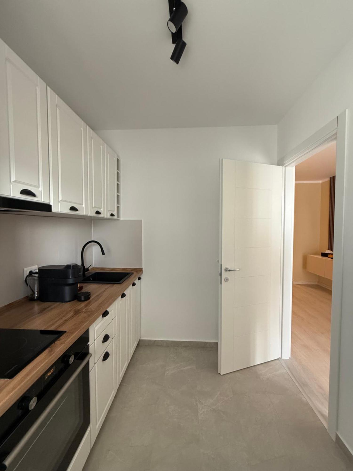 The Pine - Hils Brauner Apartment Bucharest