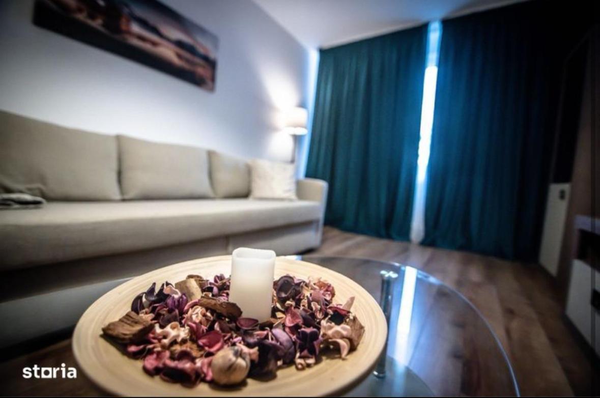 Delightful, Modern Apartment! 10 Minutes Away From Centre *