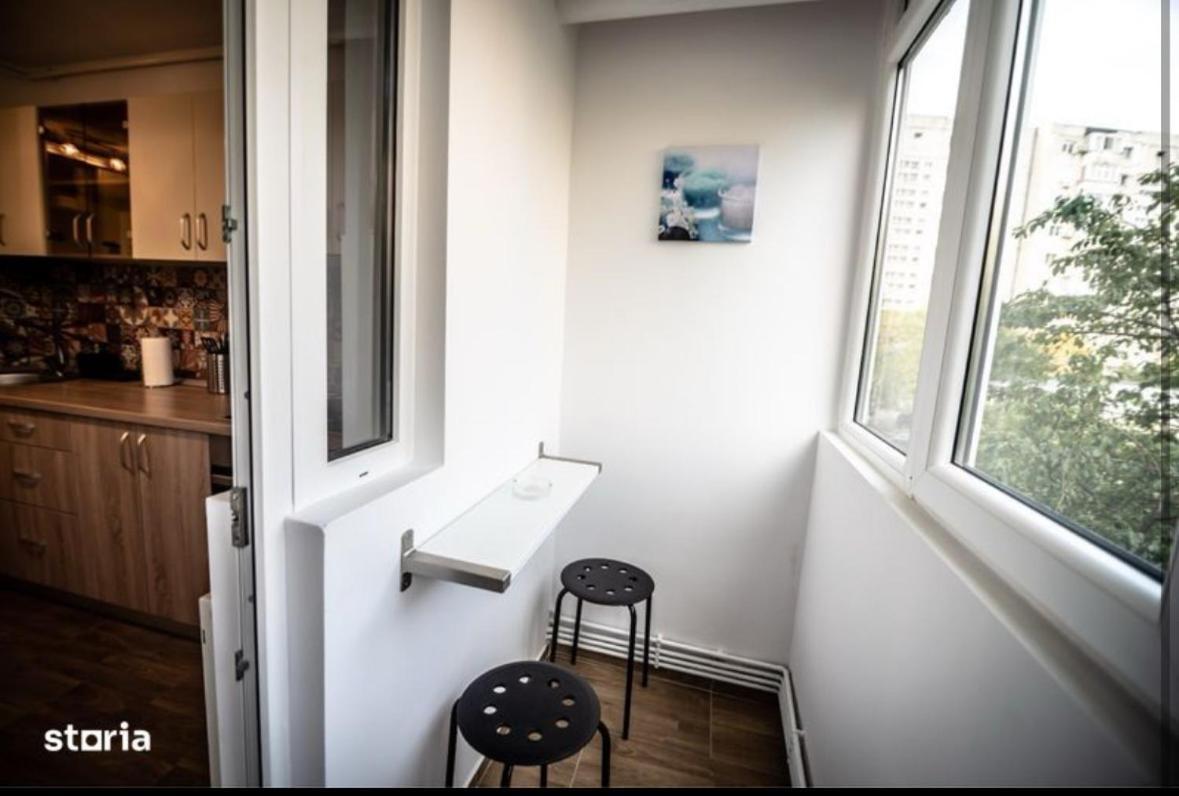 Delightful, Modern Apartment! 10 Minutes Away From Centre