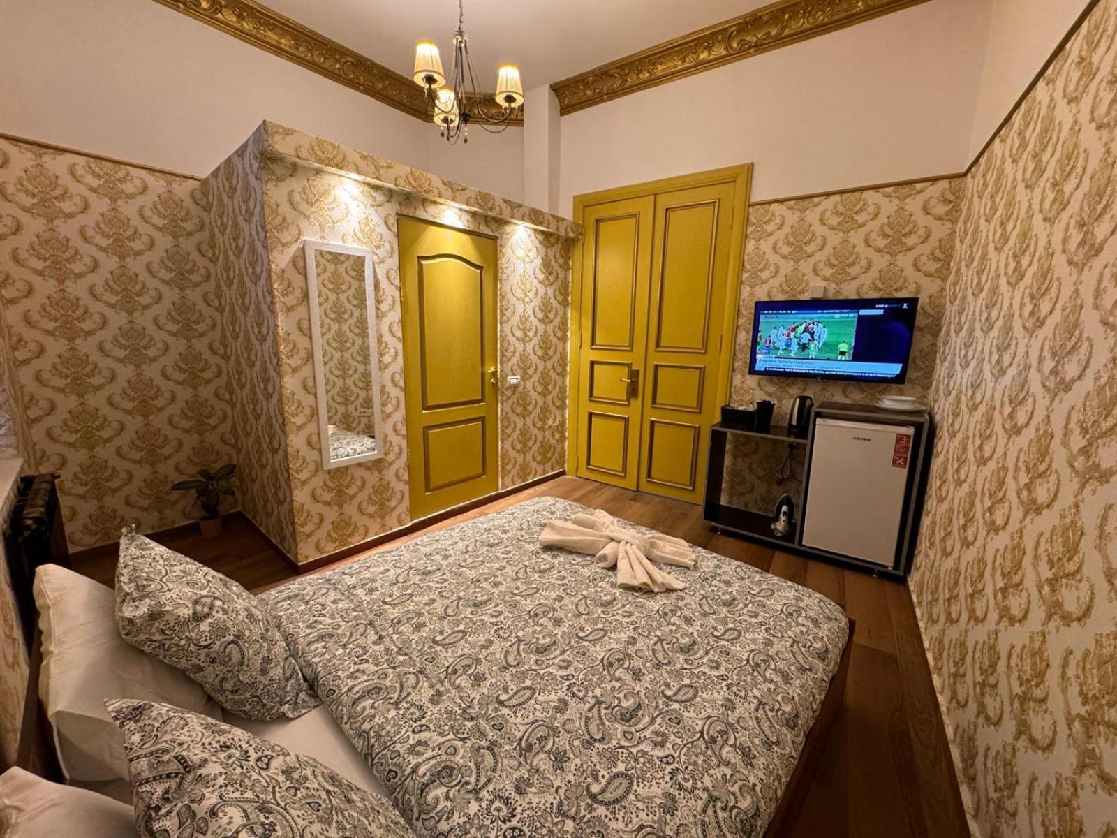 Harry Piata Romana Hotel 3*