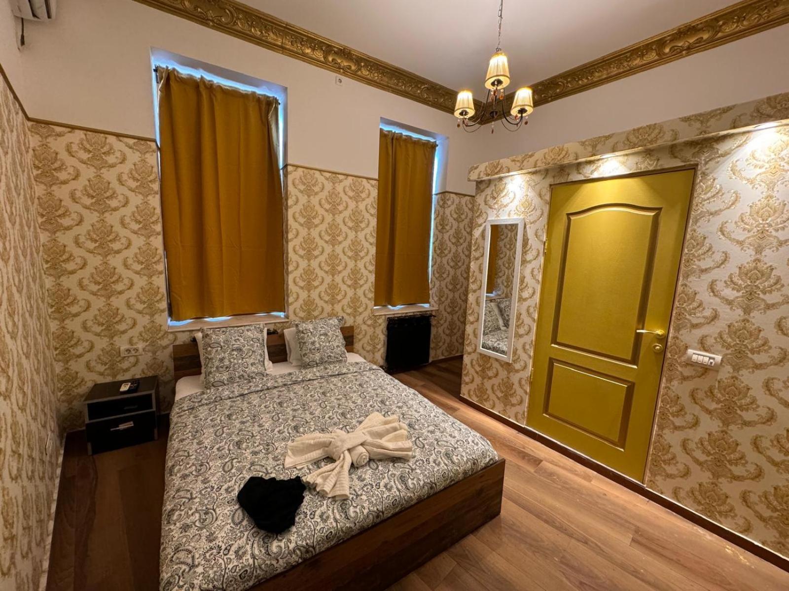 Hotel Harry Piata Romana 3*