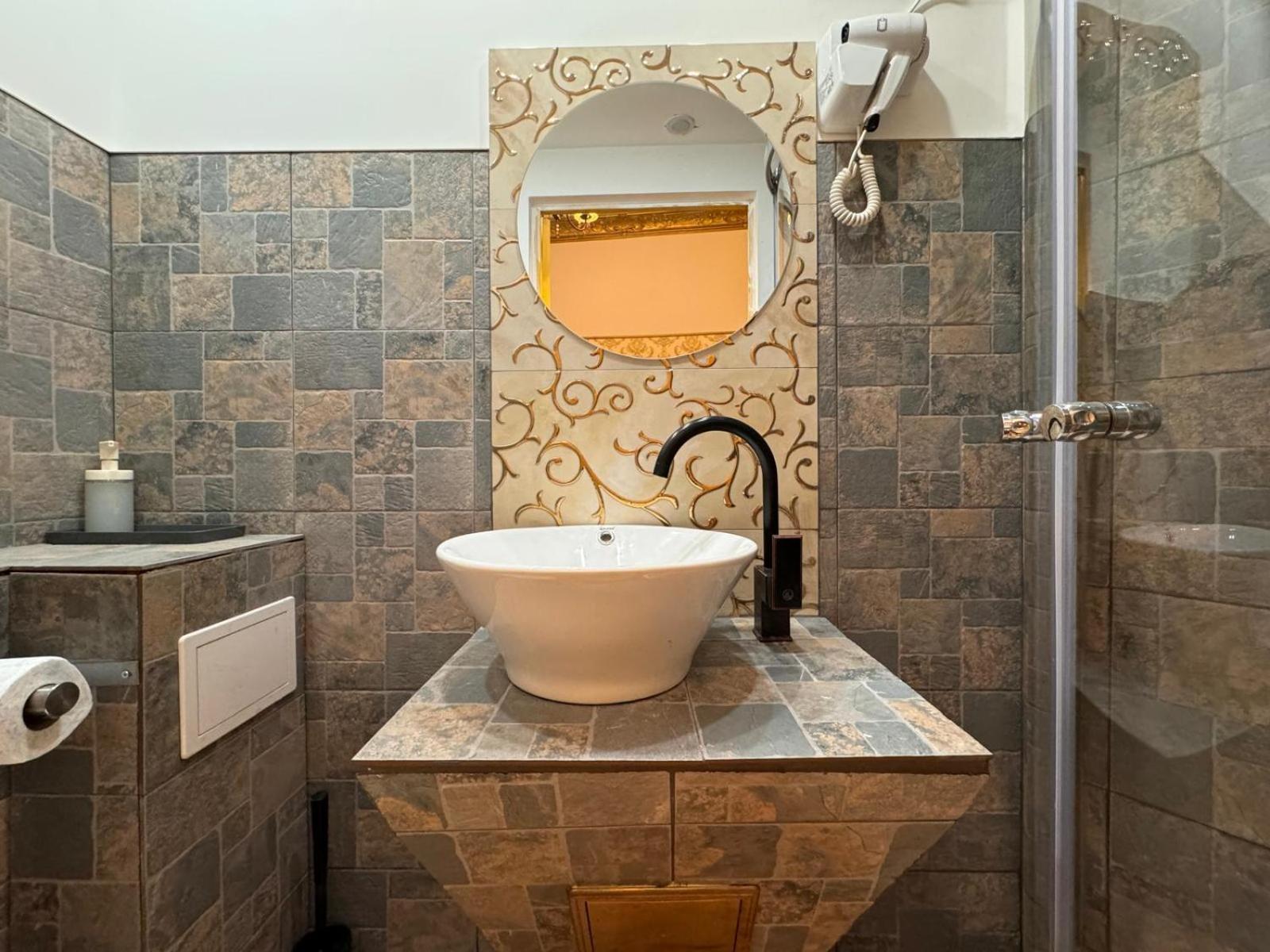 Hotel Harry Piata Romana Bucareste