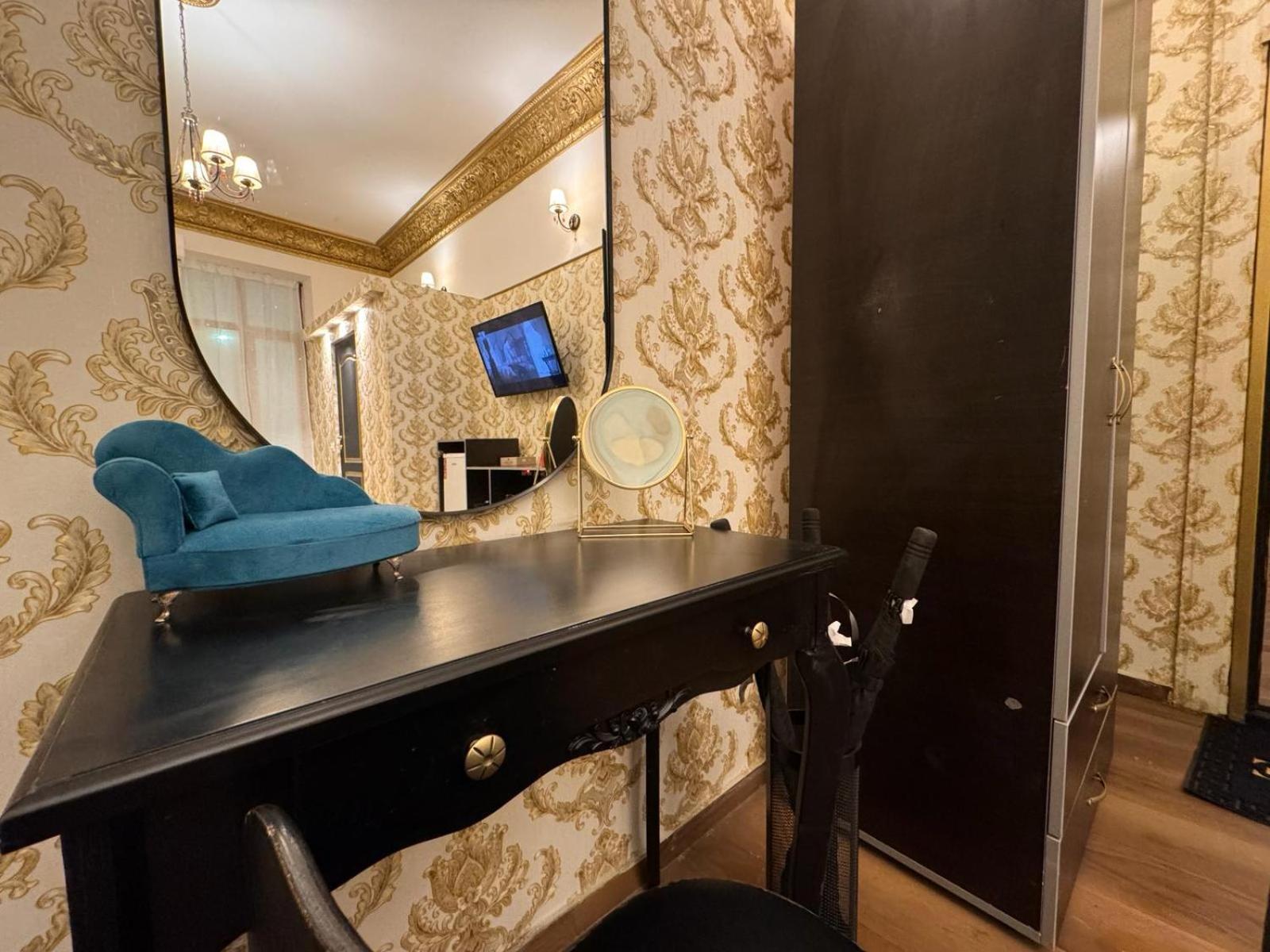 Harry Piata Romana Hotel