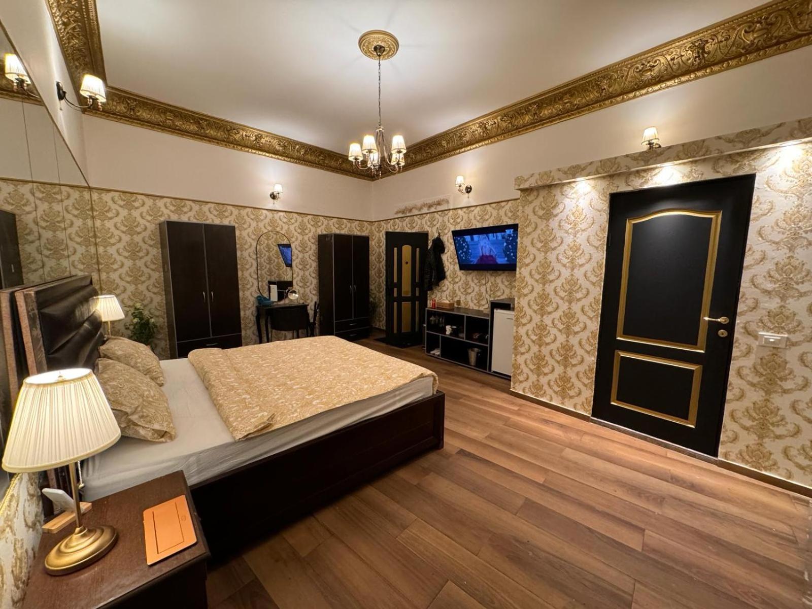Harry Piata Romana Hotel 3*