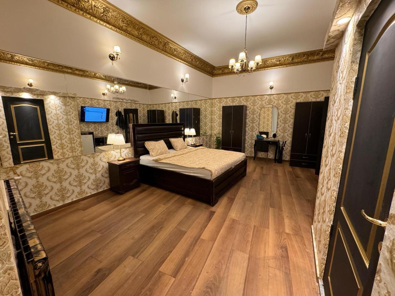 Hotel Harry Piata Romana 3*