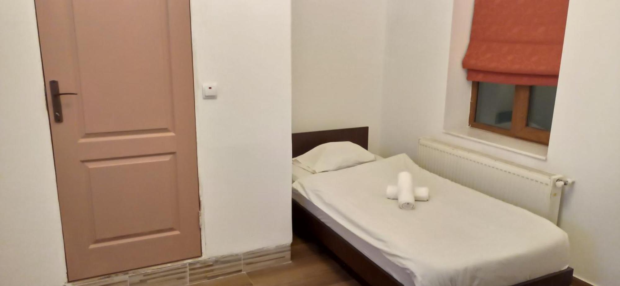 Hotel Harry Piata Romana 3*
