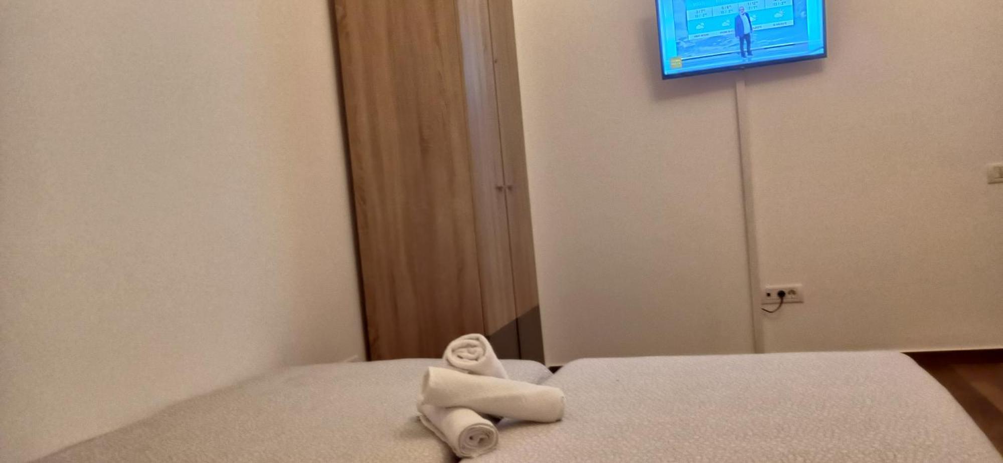 Hotel Harry Piata Romana 3*