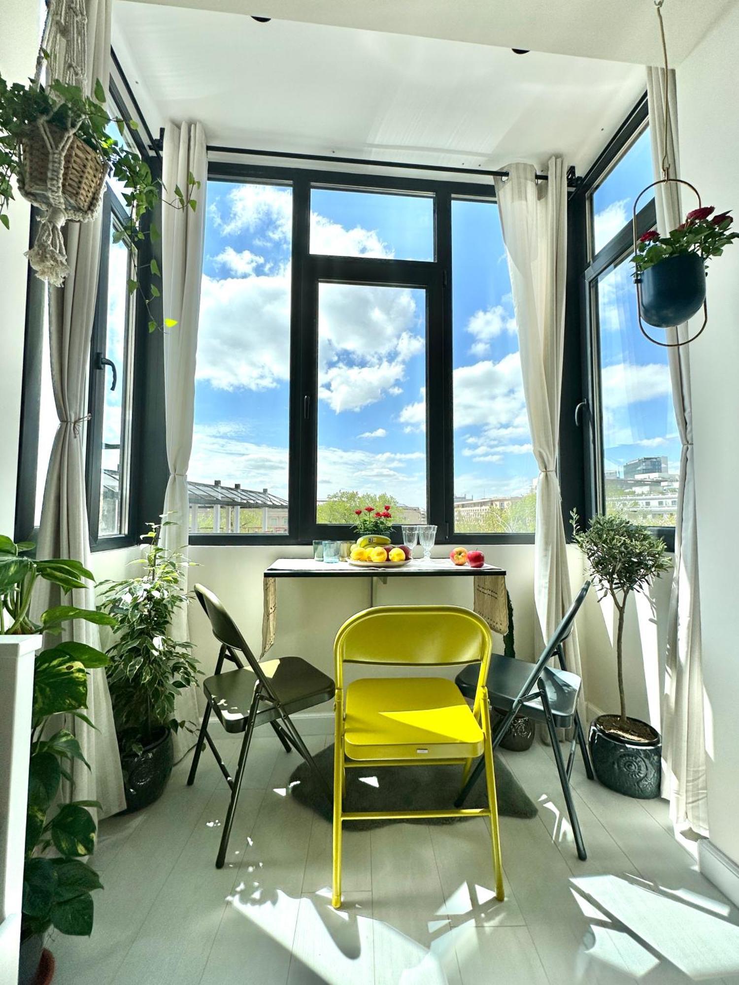 Apartment Harmony - Elegant Escape Near Ateneu *