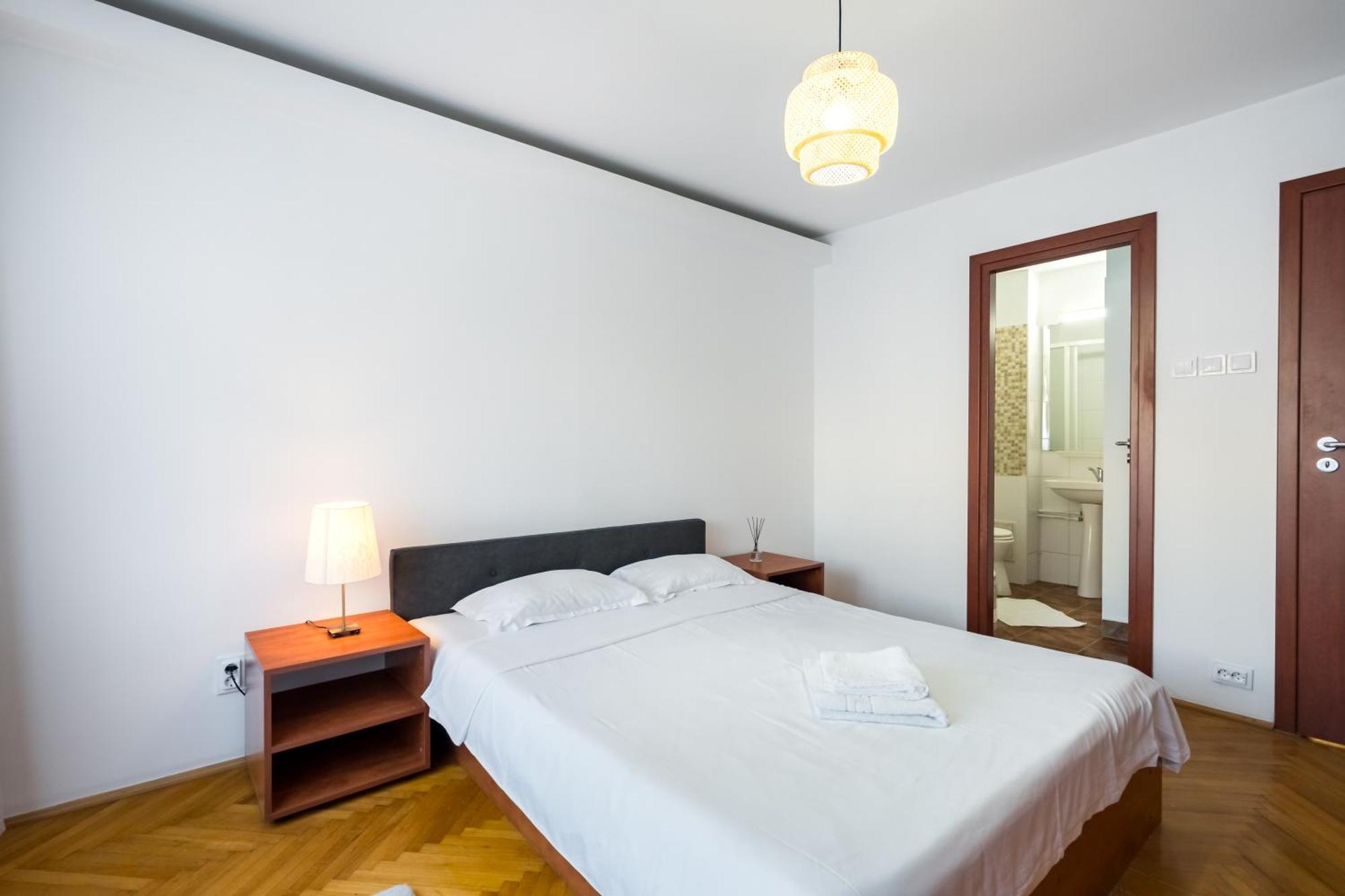 Apartament Tranquil Unirii - Airy & Comfy With Parking - Next 2Parliament Bucureşti