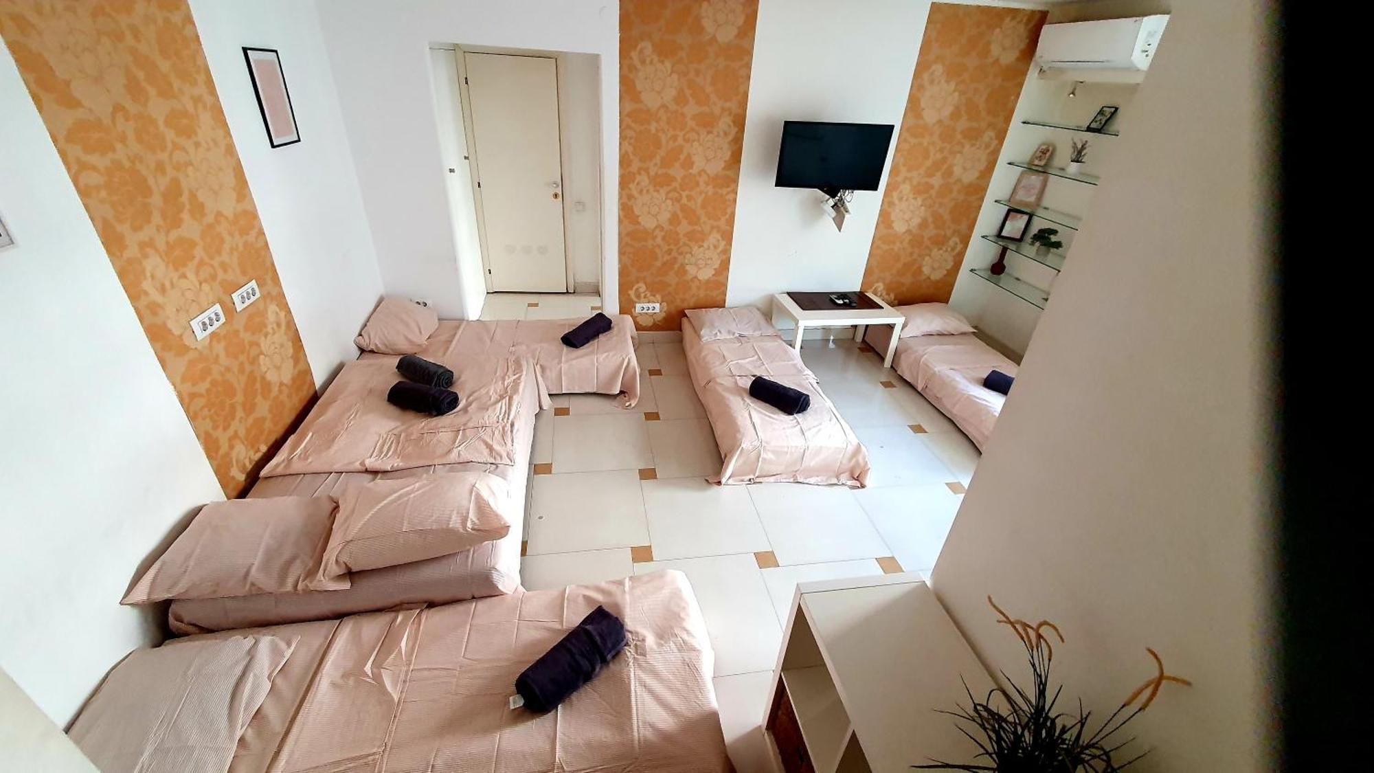 Apartment 2br With Balcony - Italian Church & View