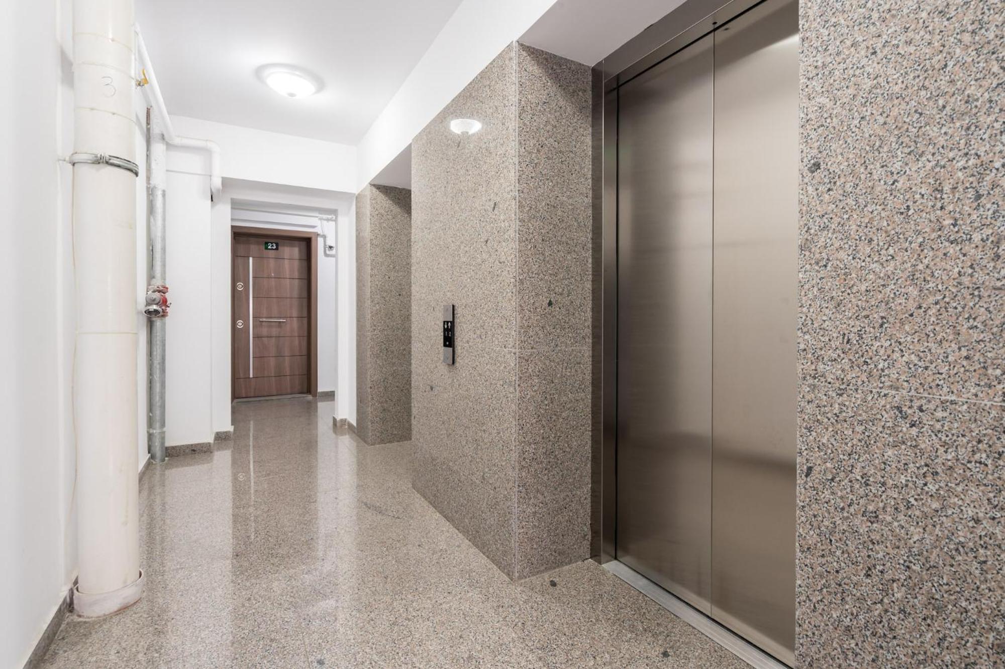 The Painter - Timpuri Noi 1br With Parking * Bucharest