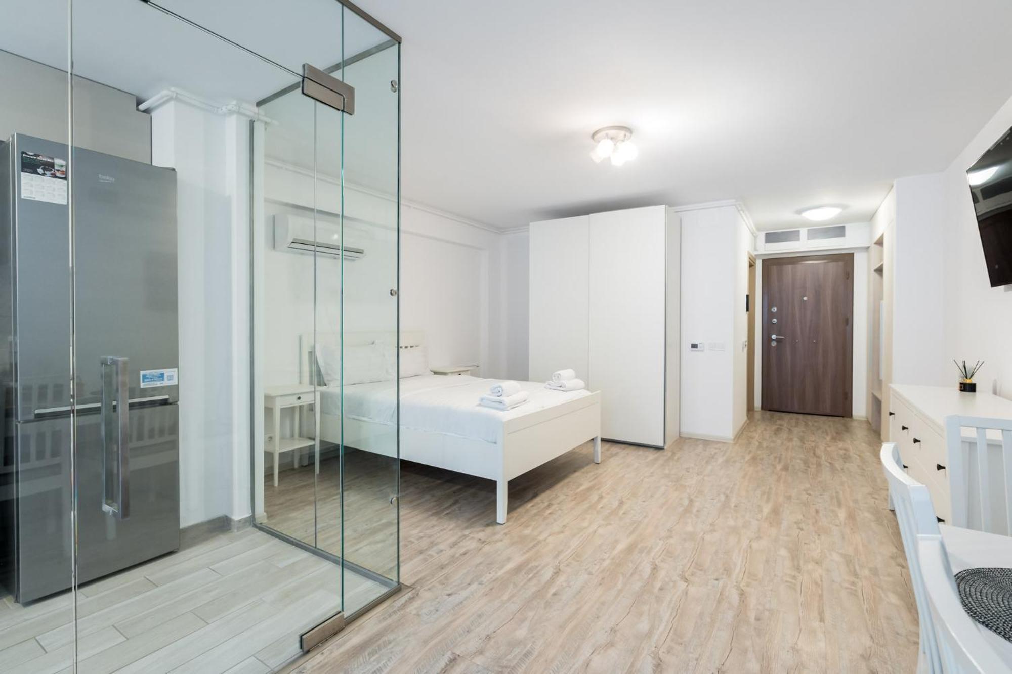 9 - Stylish In Roka Apartment *