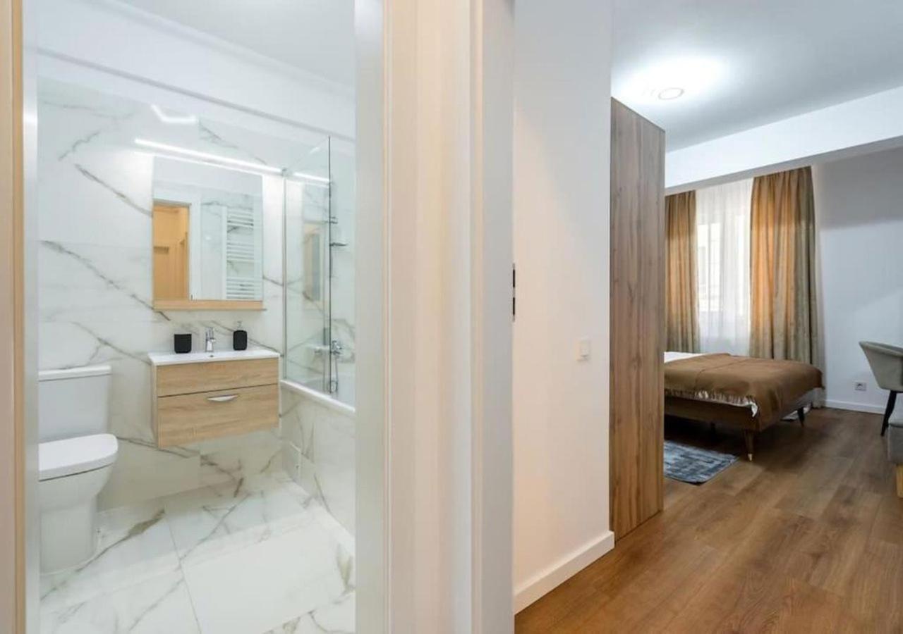 Apartment Bonita - Chic Urban Retreat With Private Balcony *