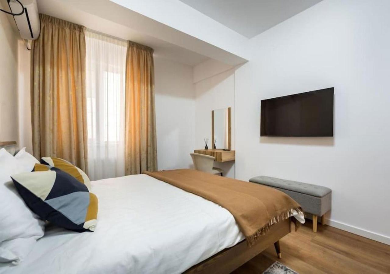 Apartment Bonita - Chic Urban Retreat With Private Balcony
