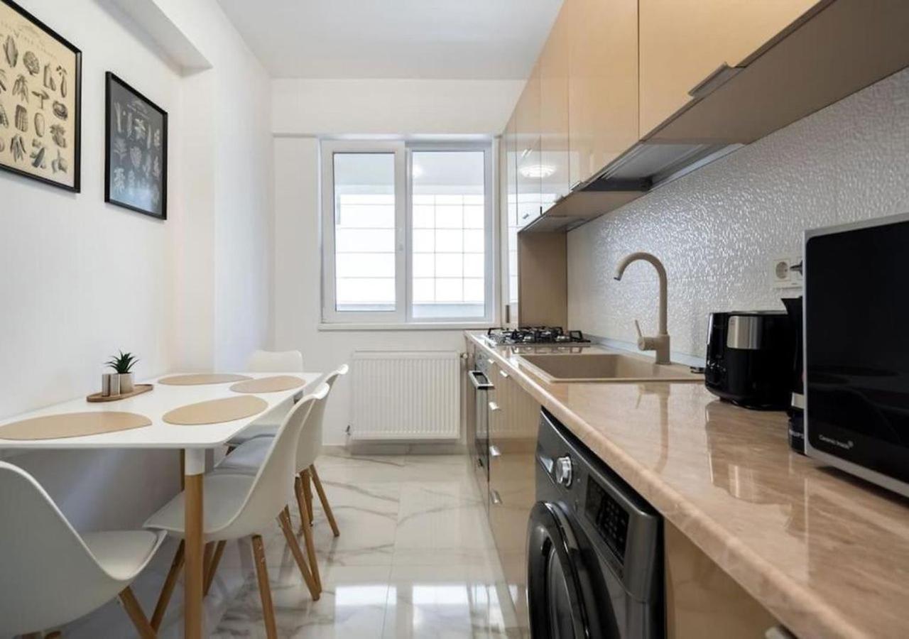Bonita - Chic Urban Retreat With Private Balcony Apartment Bucharest