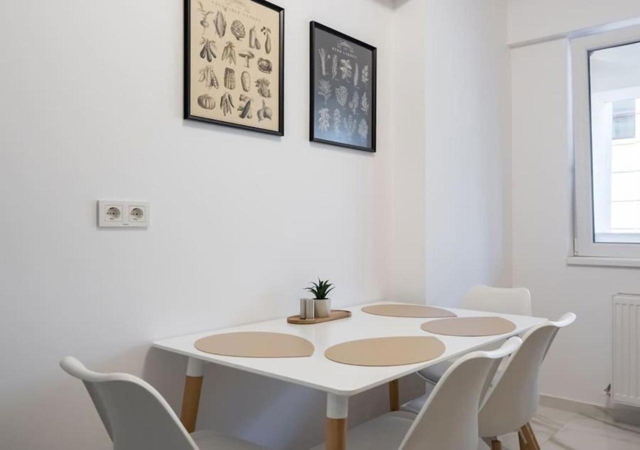Apartment Bonita - Chic Urban Retreat With Private Balcony *