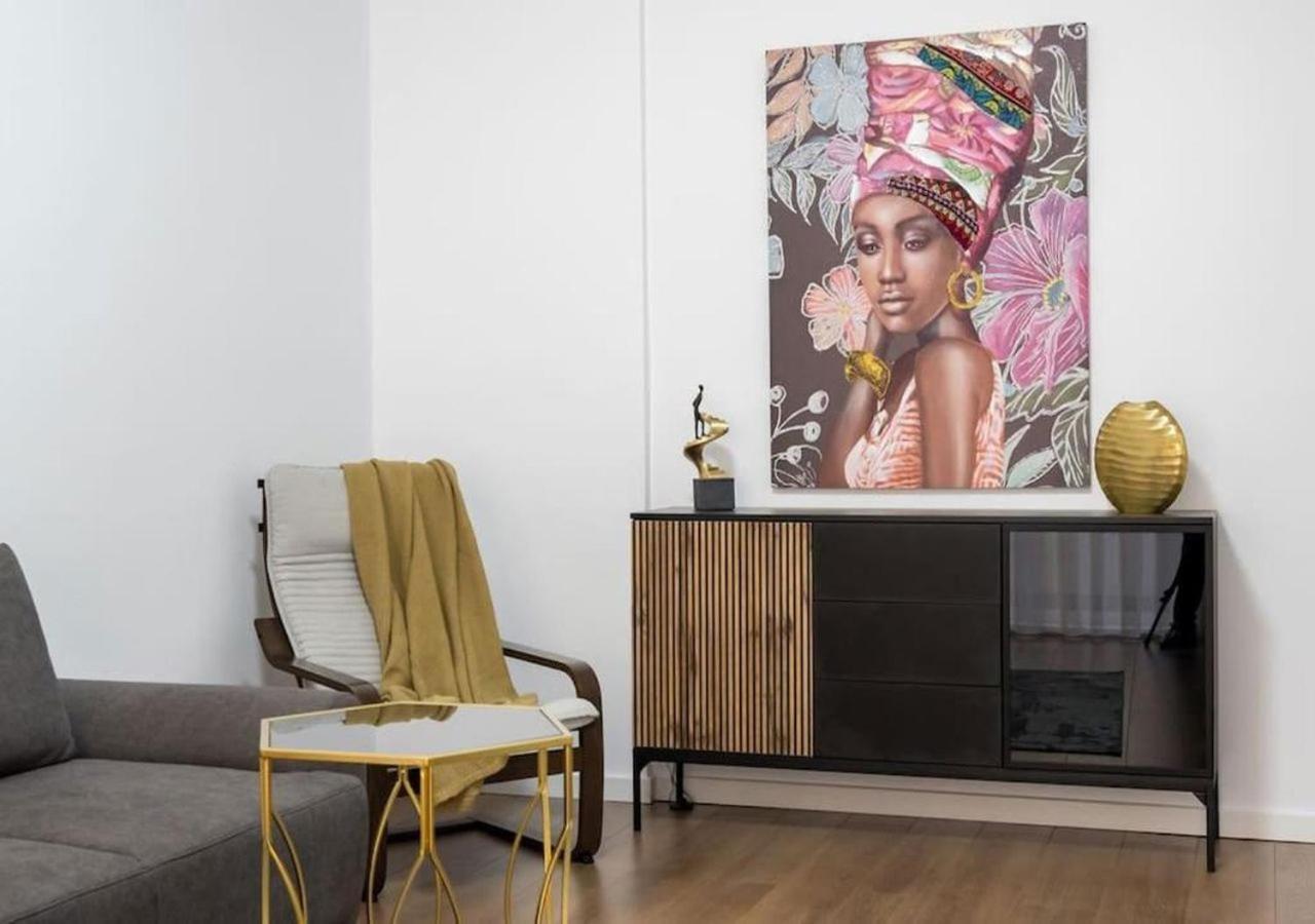 Bonita - Chic Urban Retreat With Private Balcony Apartment Bucharest