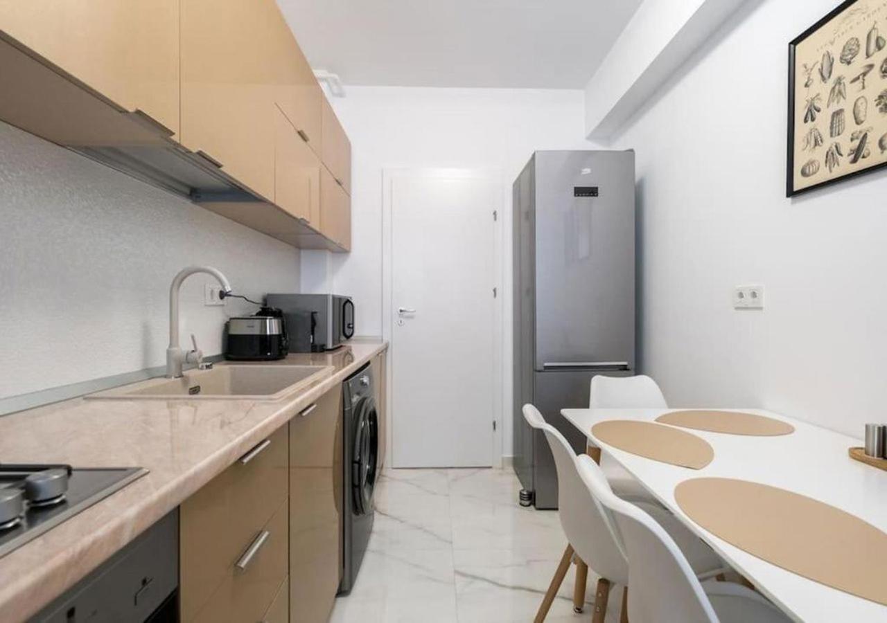 Apartment Bonita - Chic Urban Retreat With Private Balcony Bucharest