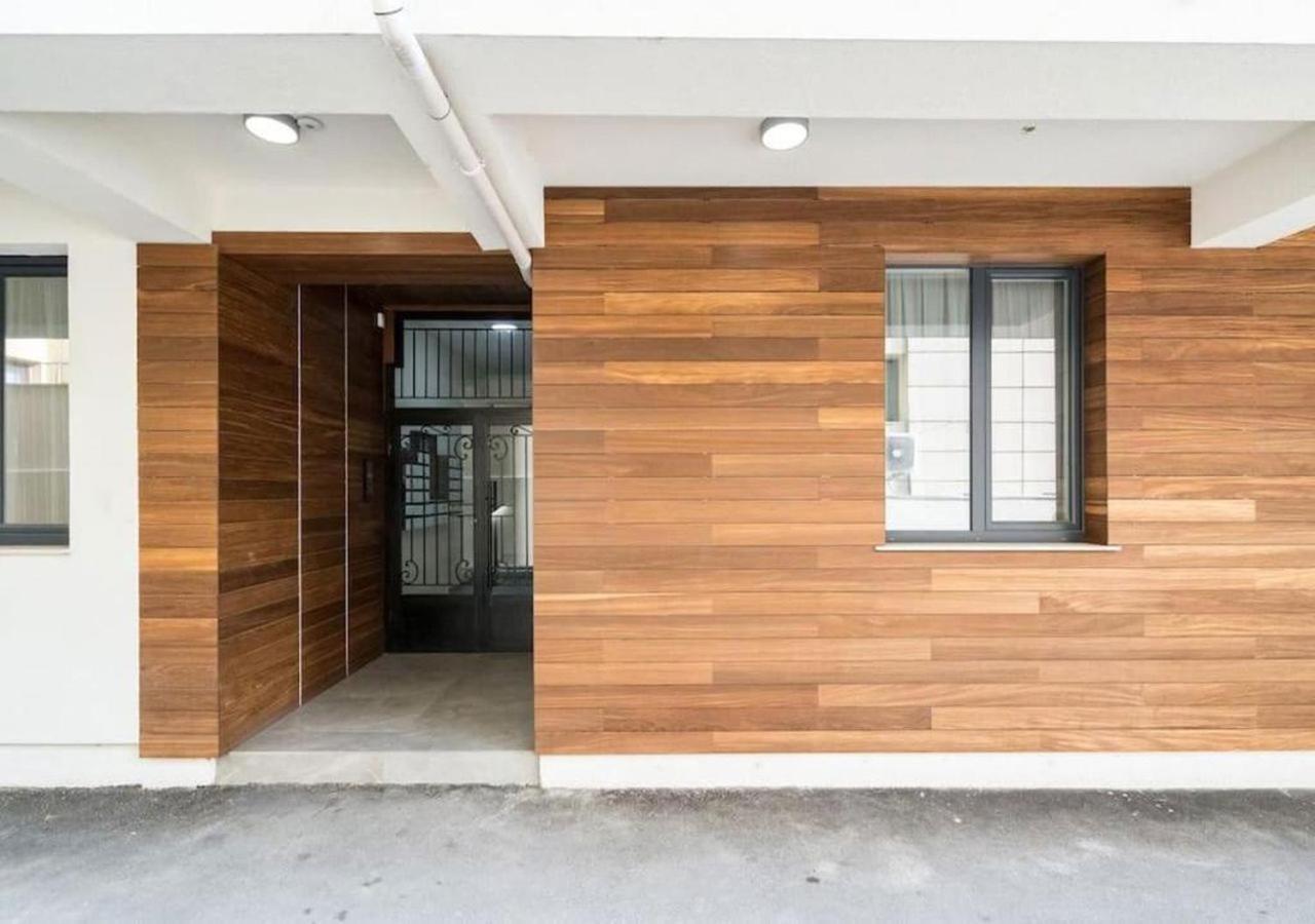 Bonita - Chic Urban Retreat With Private Balcony Apartment *