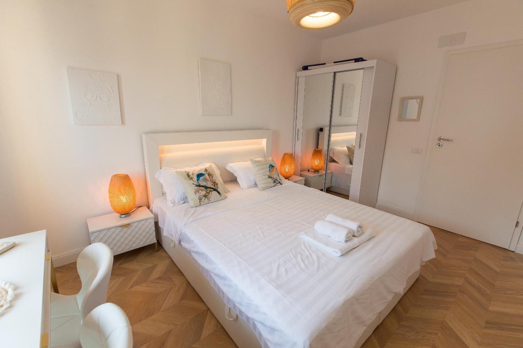 Apartment Saturn - On Iconic Calea Victoriei *