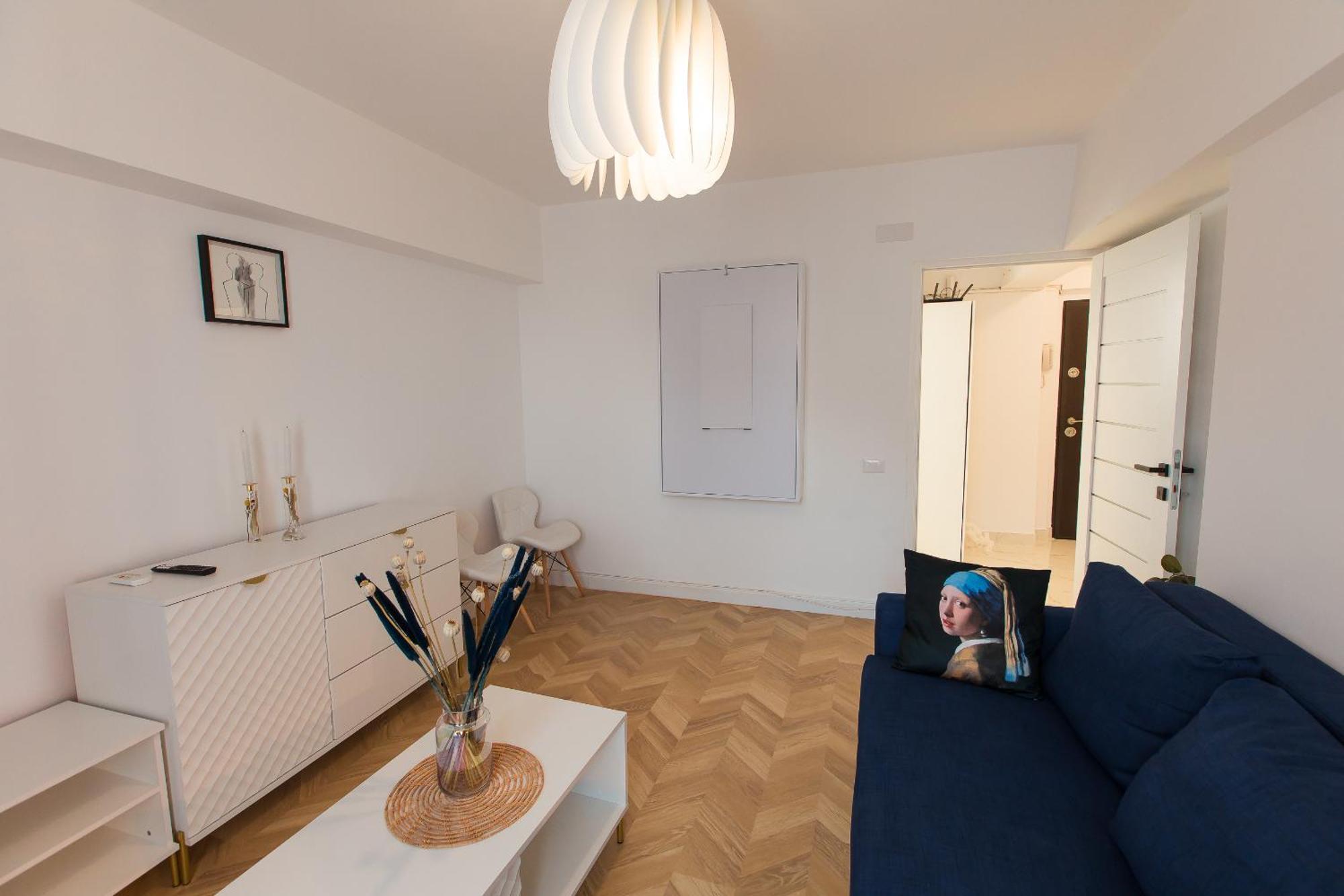 Saturn - On Iconic Calea Victoriei Apartment