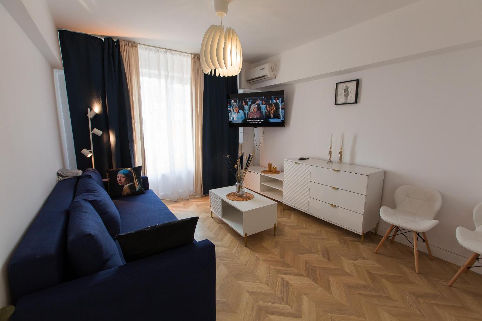 Saturn - On Iconic Calea Victoriei Apartment *