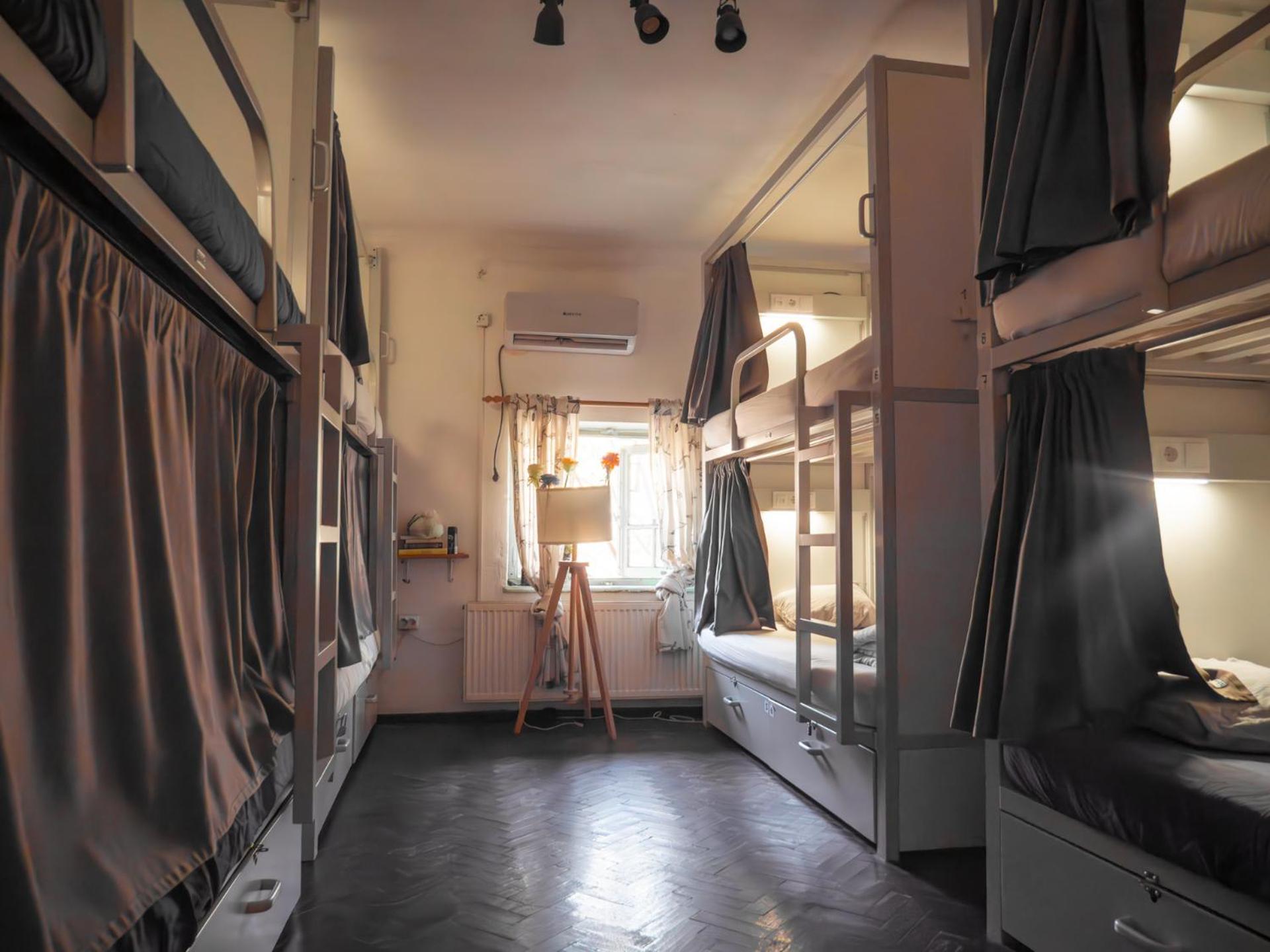 Hostel T5 Social