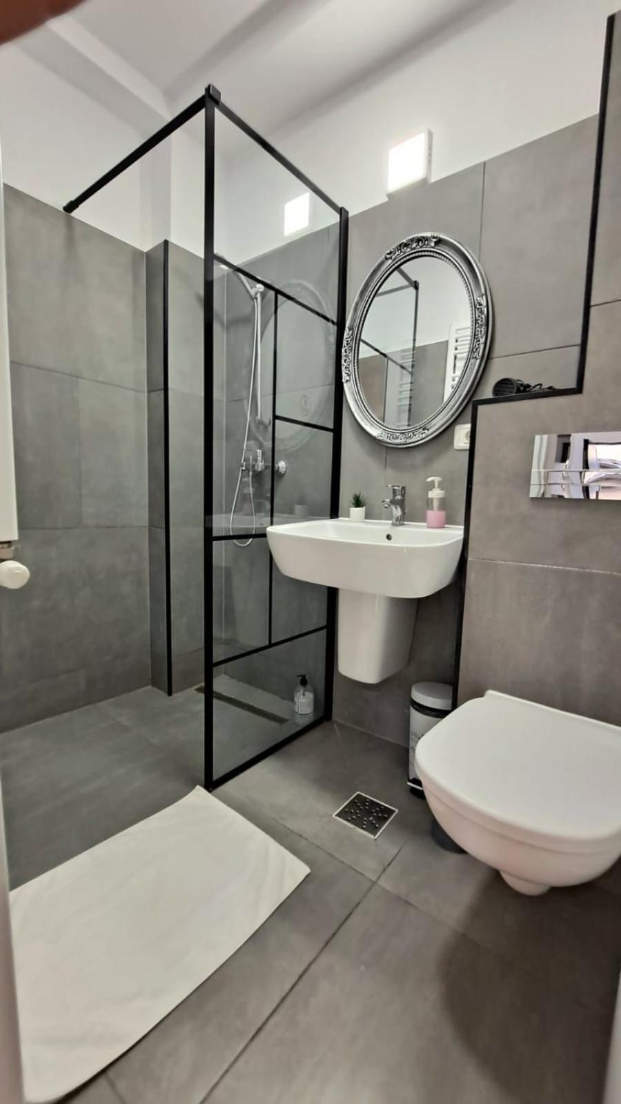 Apartment Ris Premium Lux Jacuzzi Bucharest