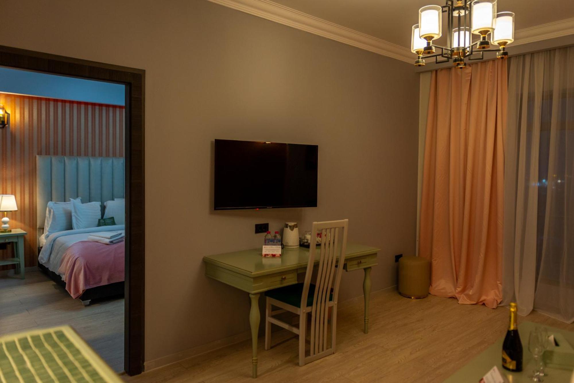 Phoenicia Express 4*