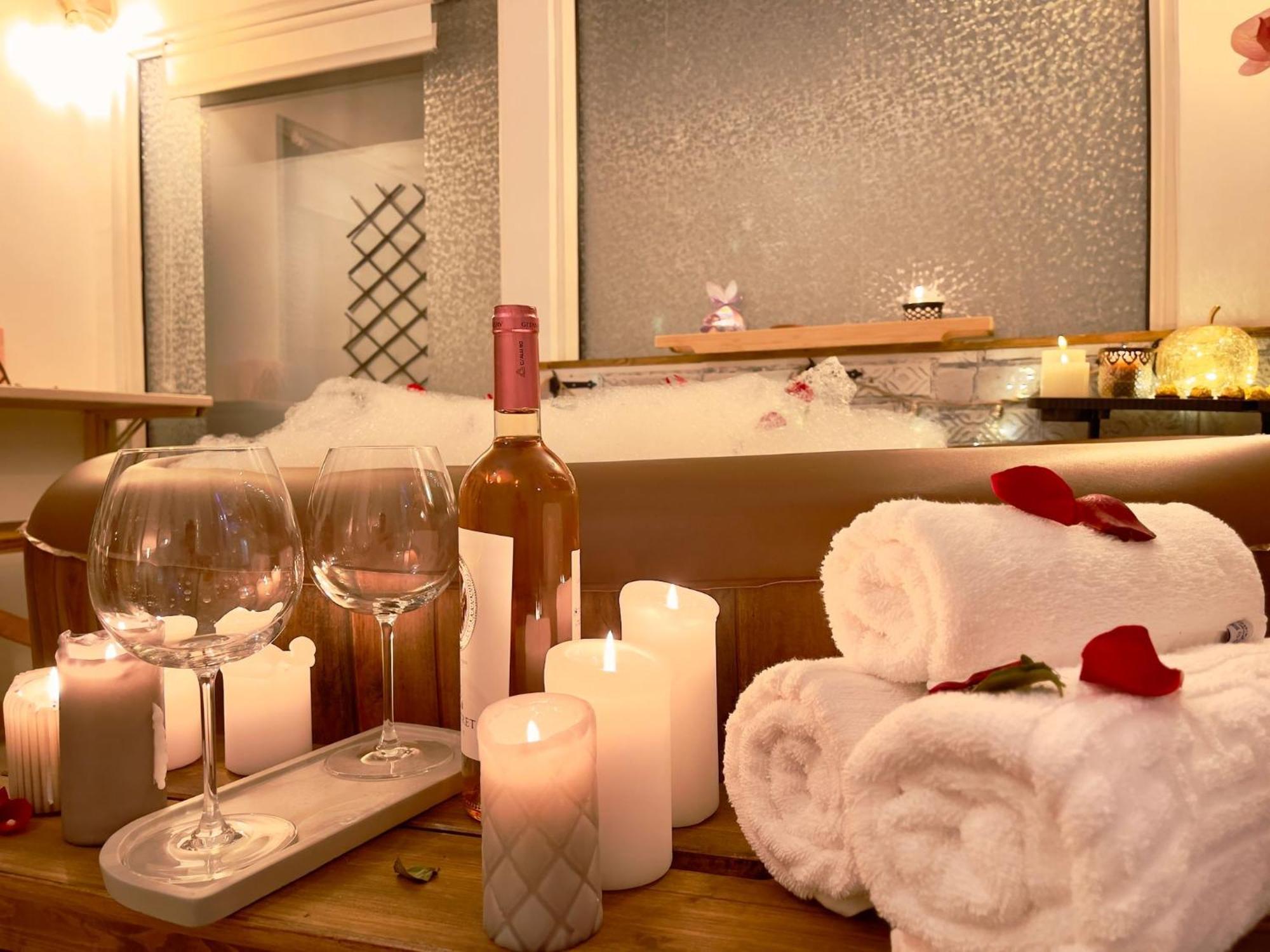 Pousada Saints & Sinners Romantic Jacuzzi Bucareste