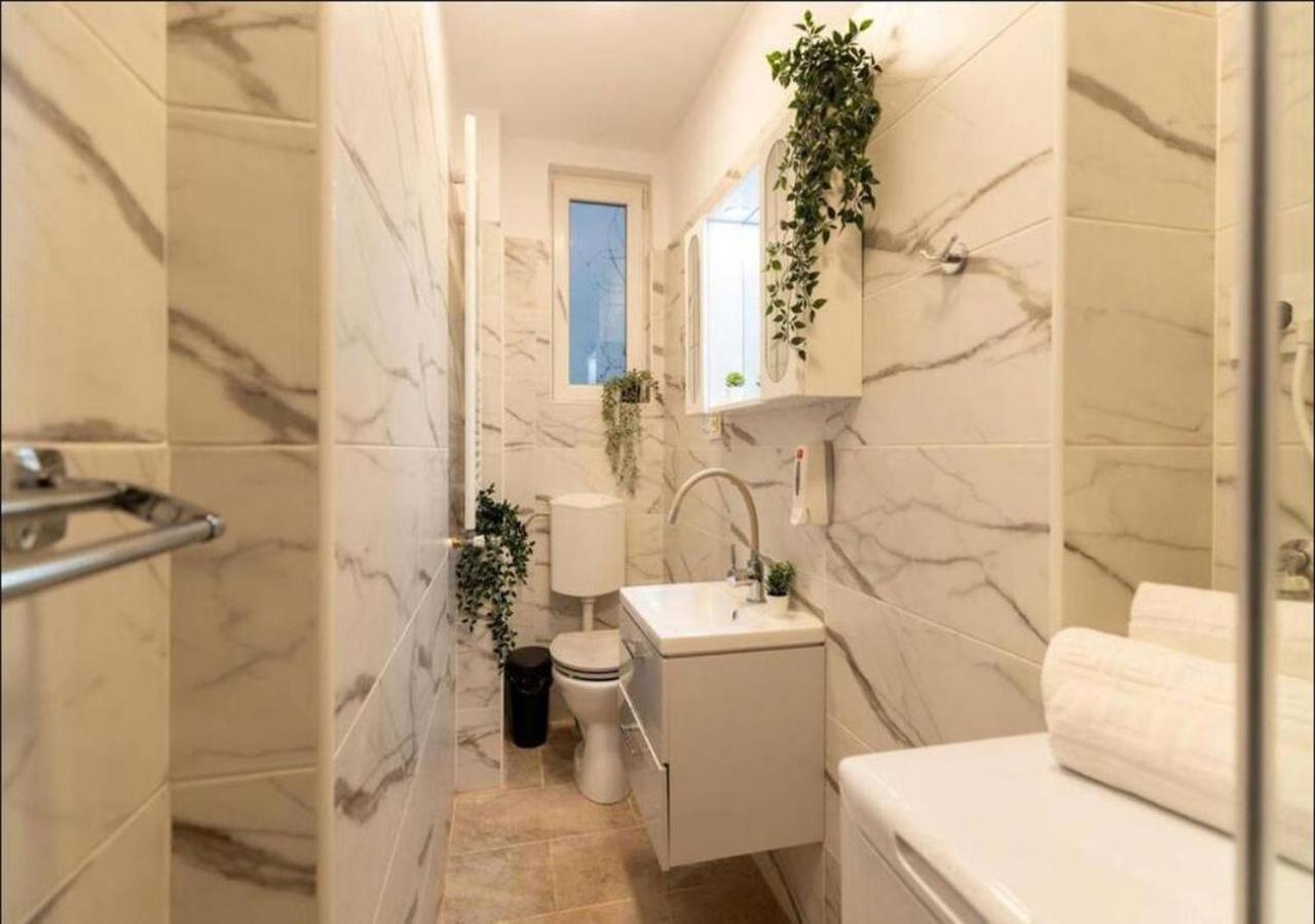 Apartment Tiny Haven - Cozy In Piata Romana Bucharest