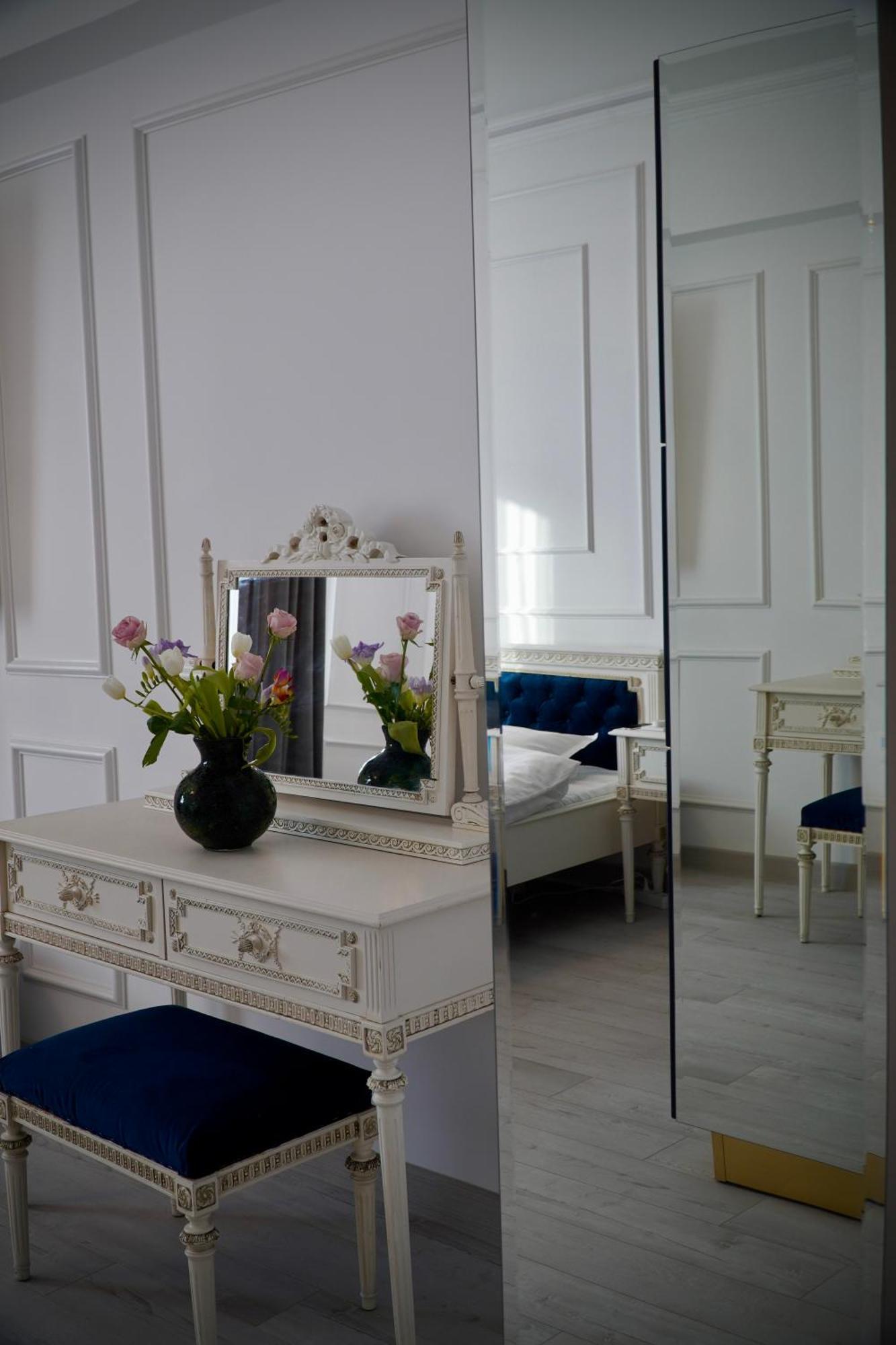 Ludovic Luxury * Bucharest