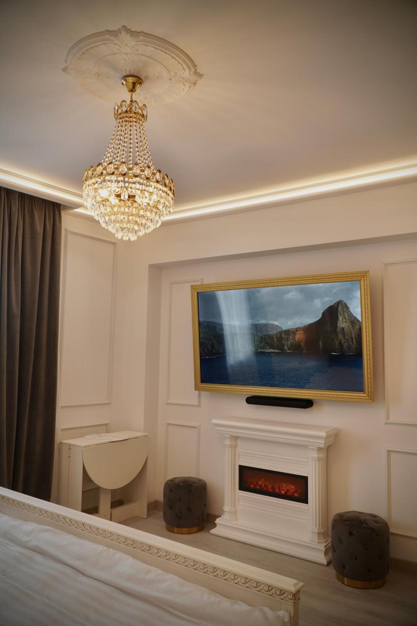 Ludovic Luxury