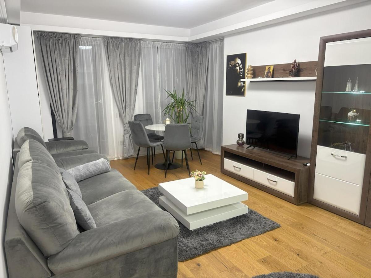 Lamar Parlament De Luxe Apartment