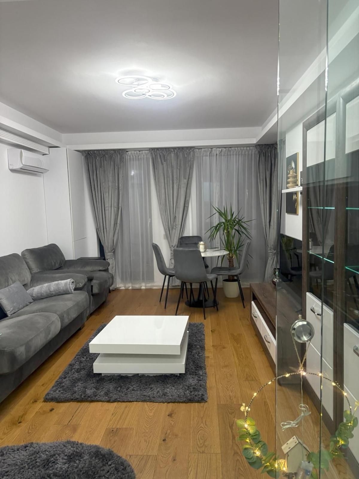 Lamar Parlament De Luxe Apartment *