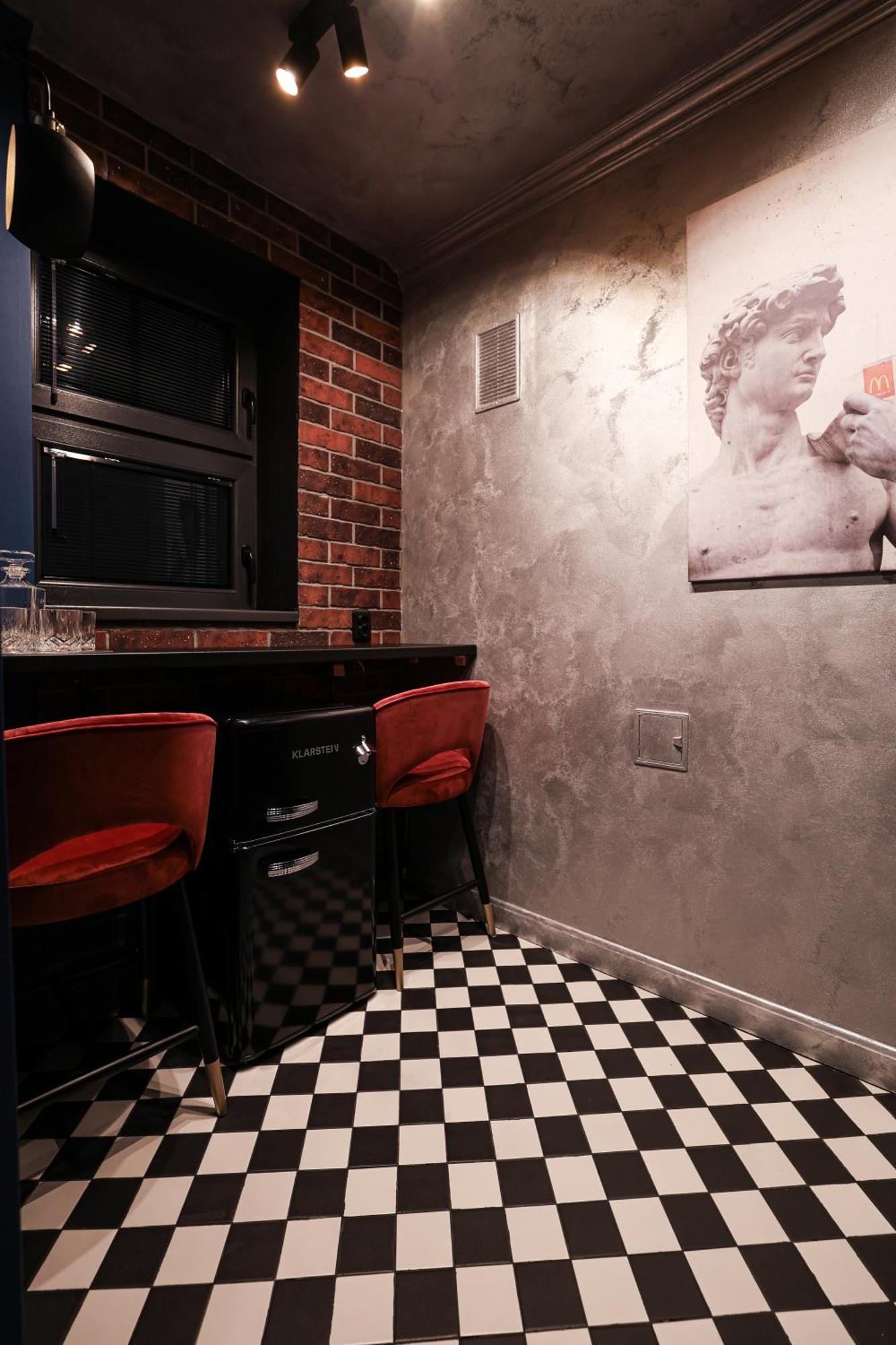 Harley Quinn Apartament Bucureşti