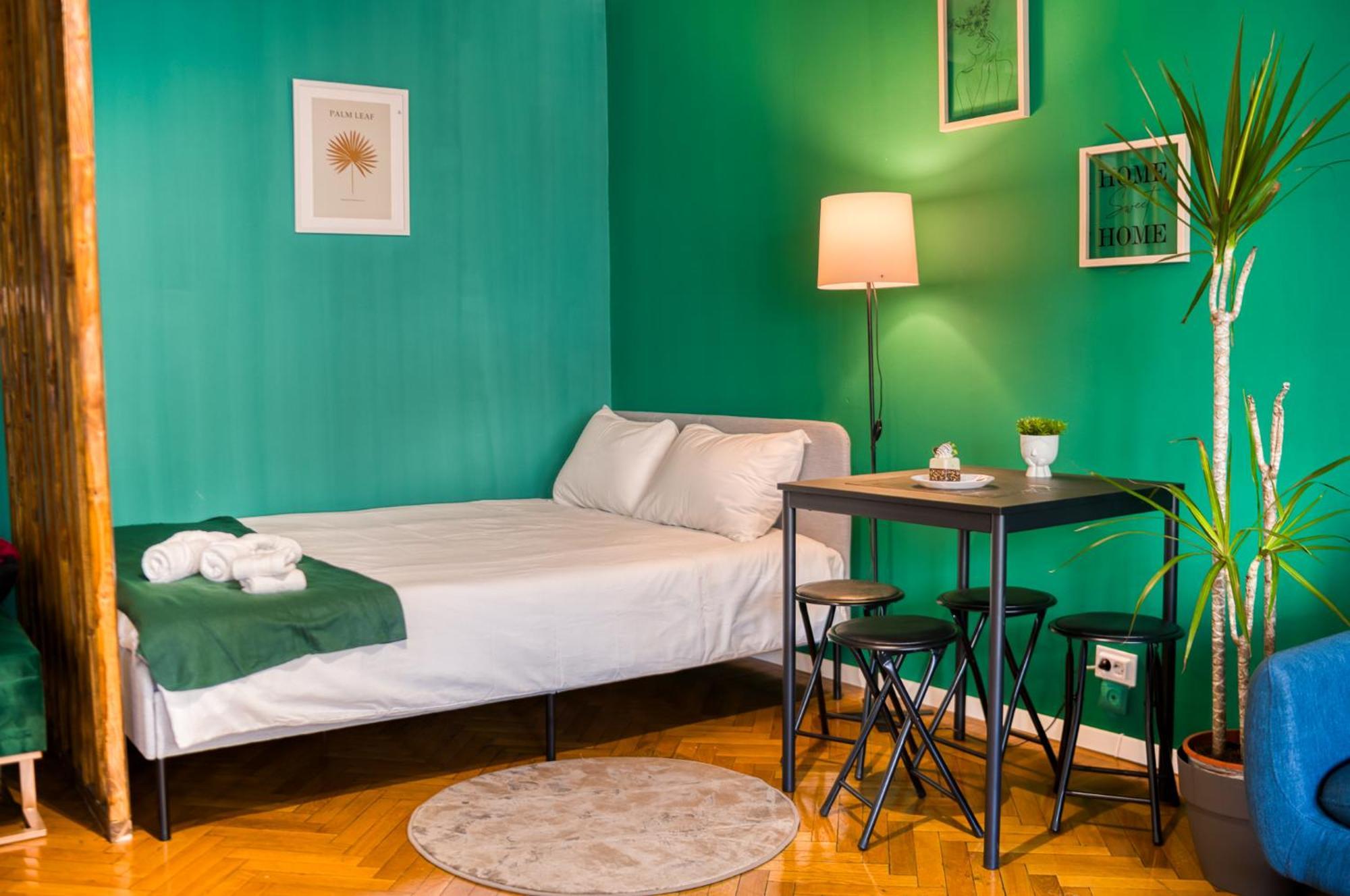 Hacienda Royal Palace - Designer Apartment Bucharest