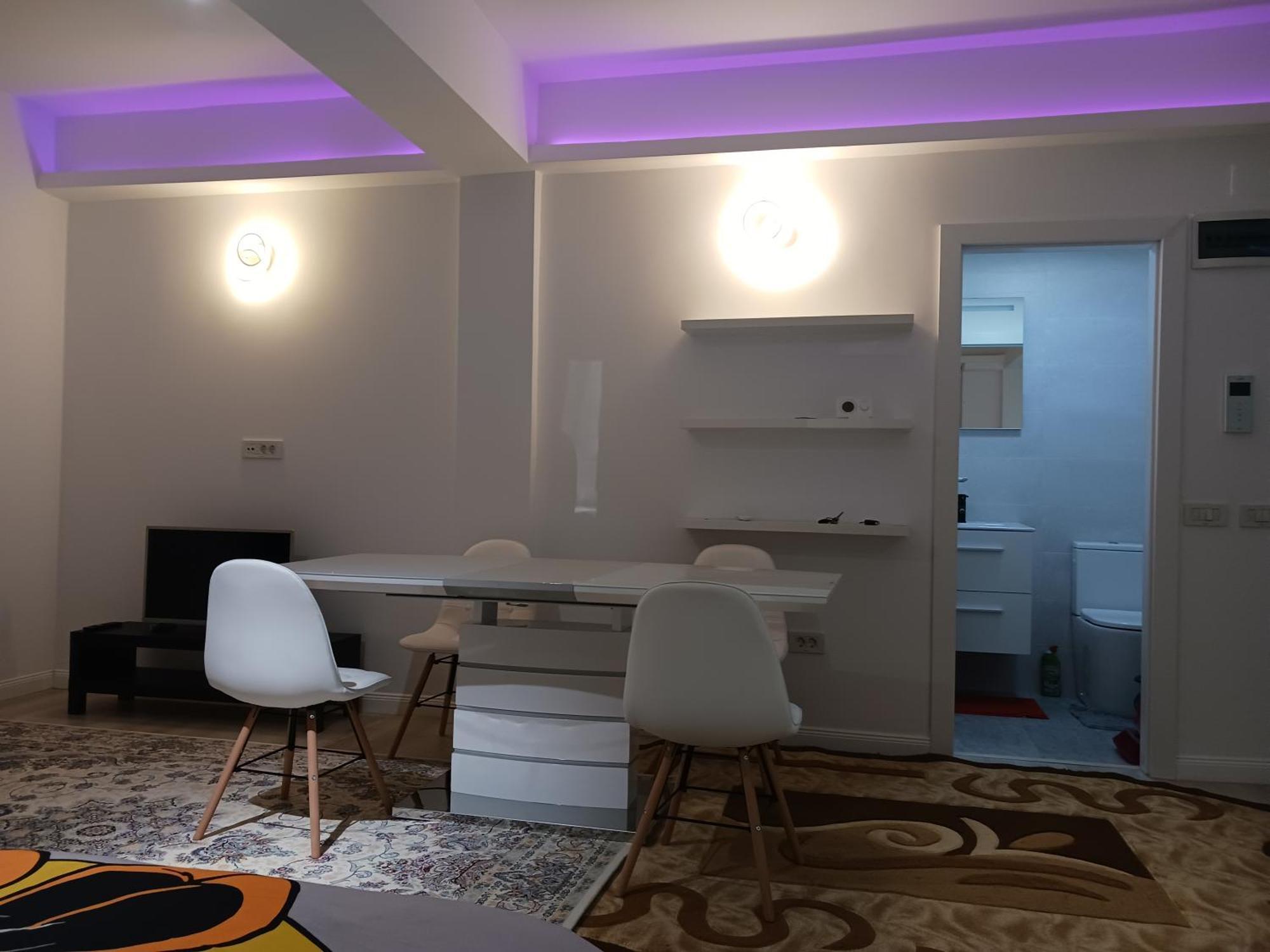 Myky Mouse Nu Primesc Santieristi Si Petrecareti Bucharest