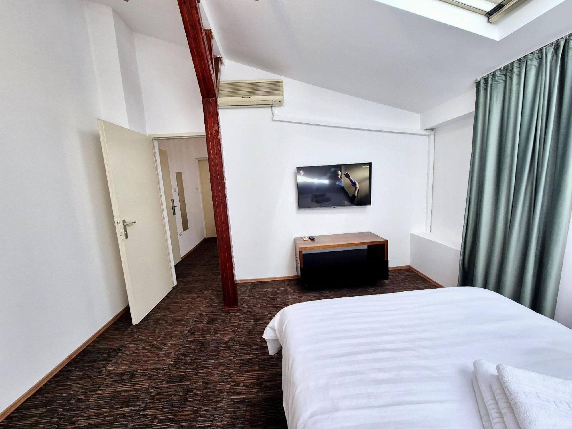 Boutique Old 4 *